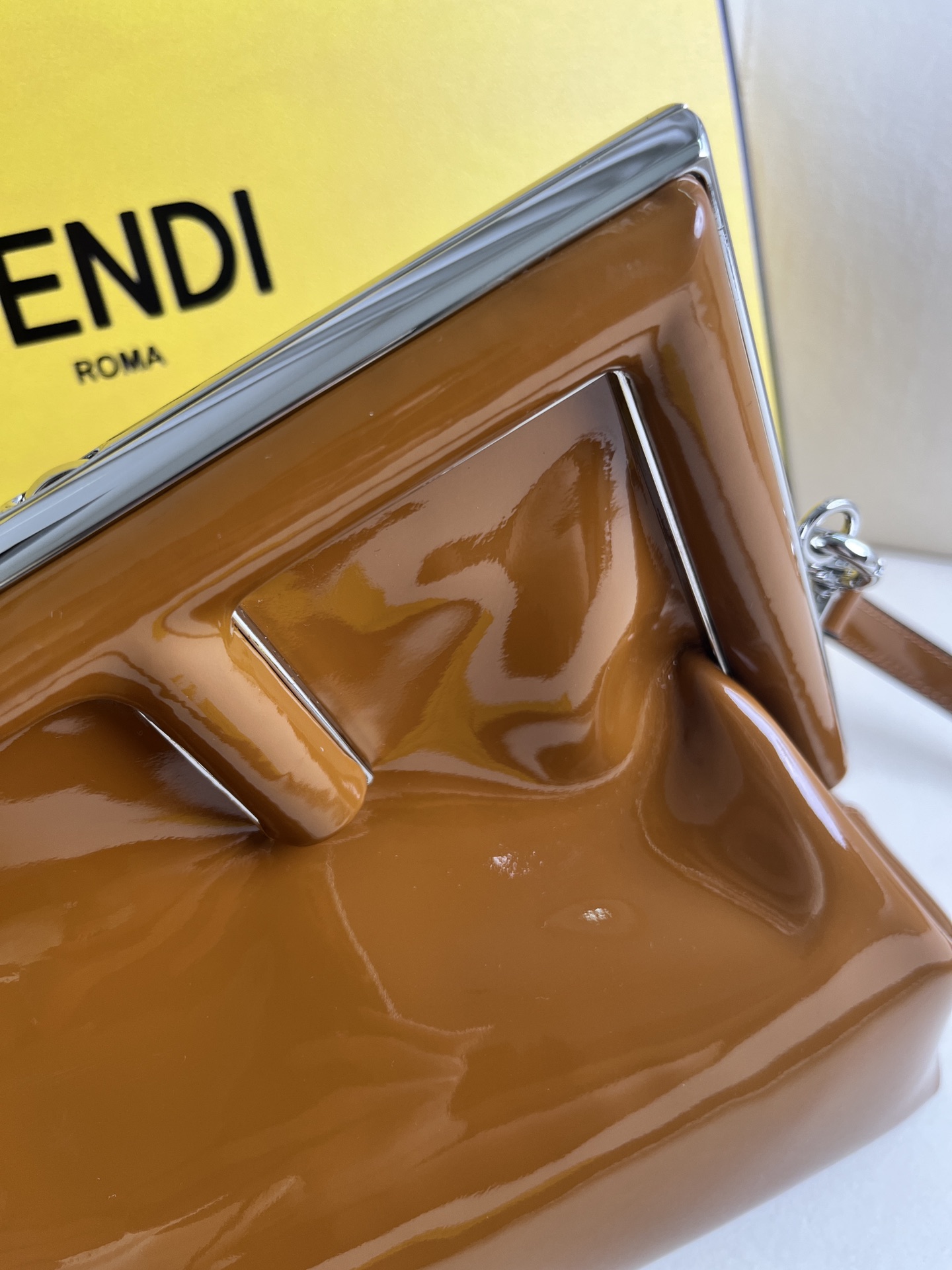 handbags FENDI 129 size:26 - vstockx