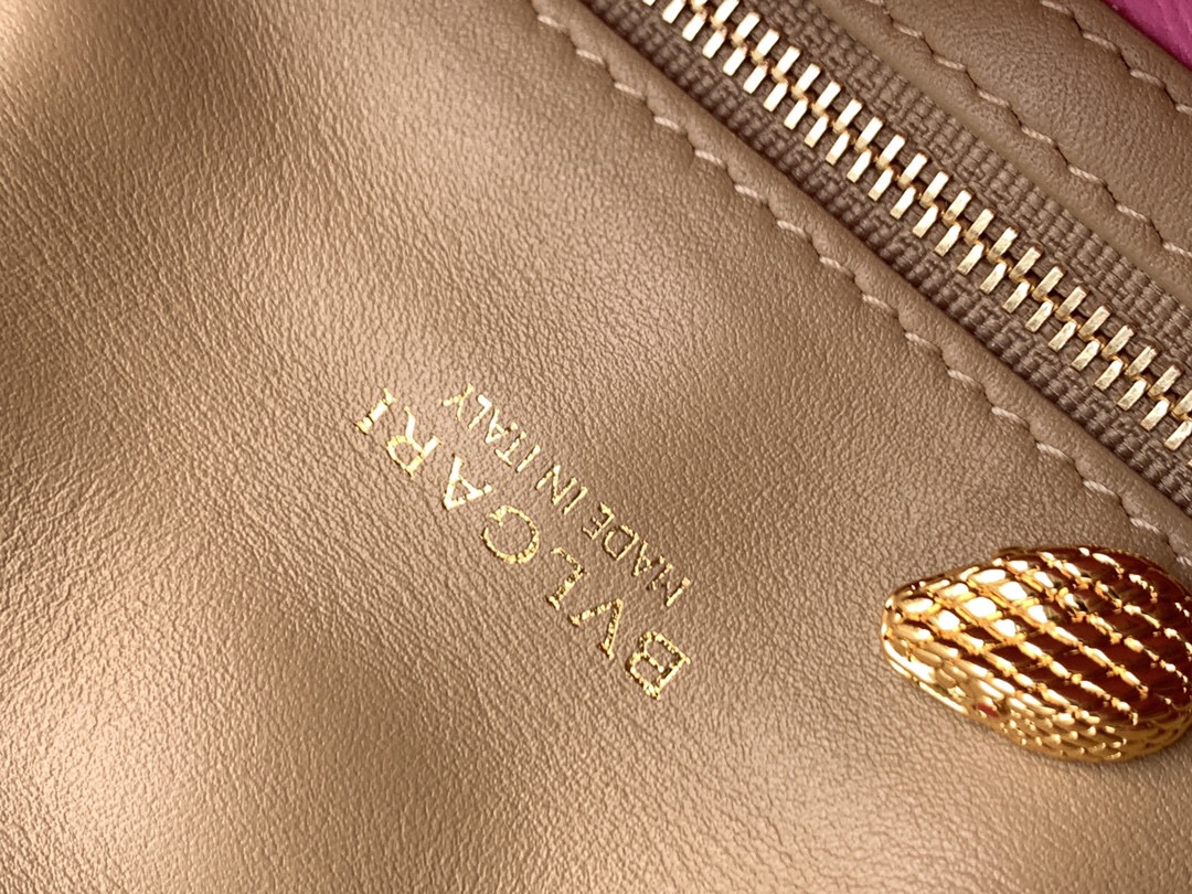 Handbags Bvlgari SERPENTI REVERSE size:22.5*15*7 cm - vstockx