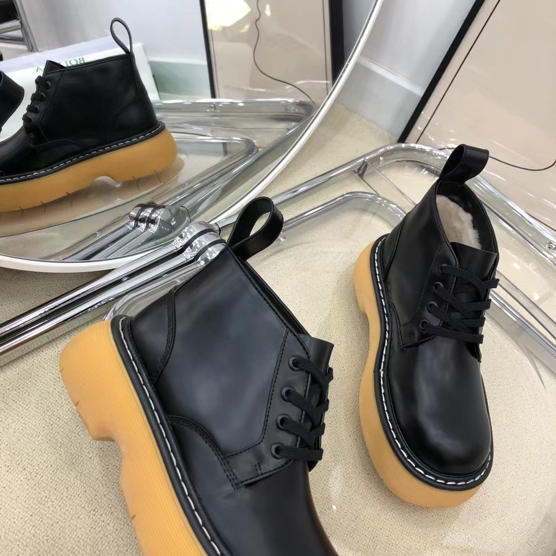 Bottega Veneta Boots 17 - vstockx