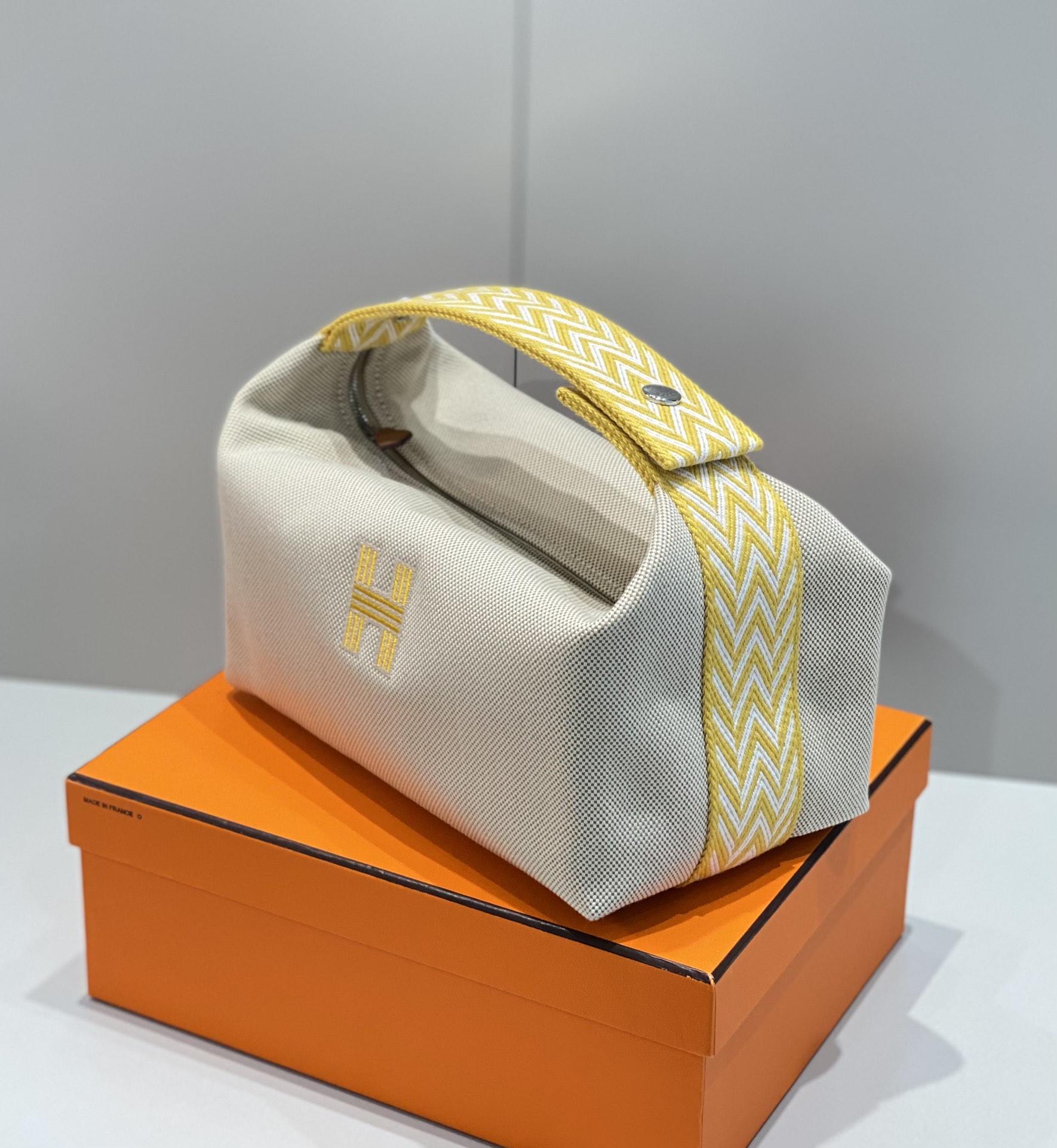 Handbags Hermes  -- size:25*21*14 cm - vstockx