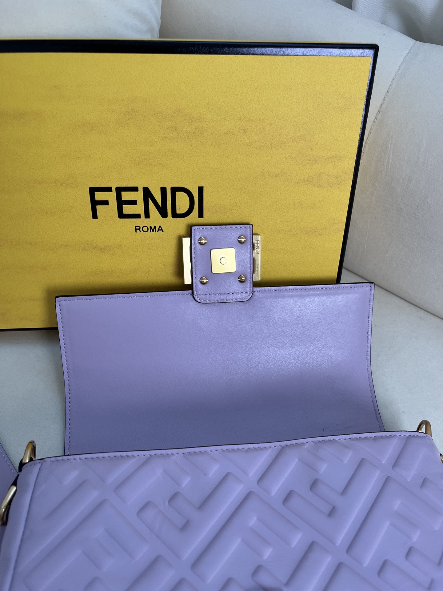 handbags FENDI 211 size:27*15*6cm - vstockx