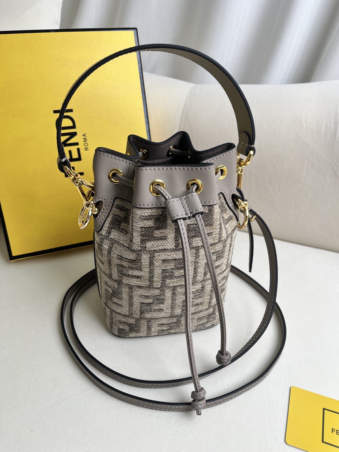 handbags FENDI 226 size:12*18*10cm - vstockx