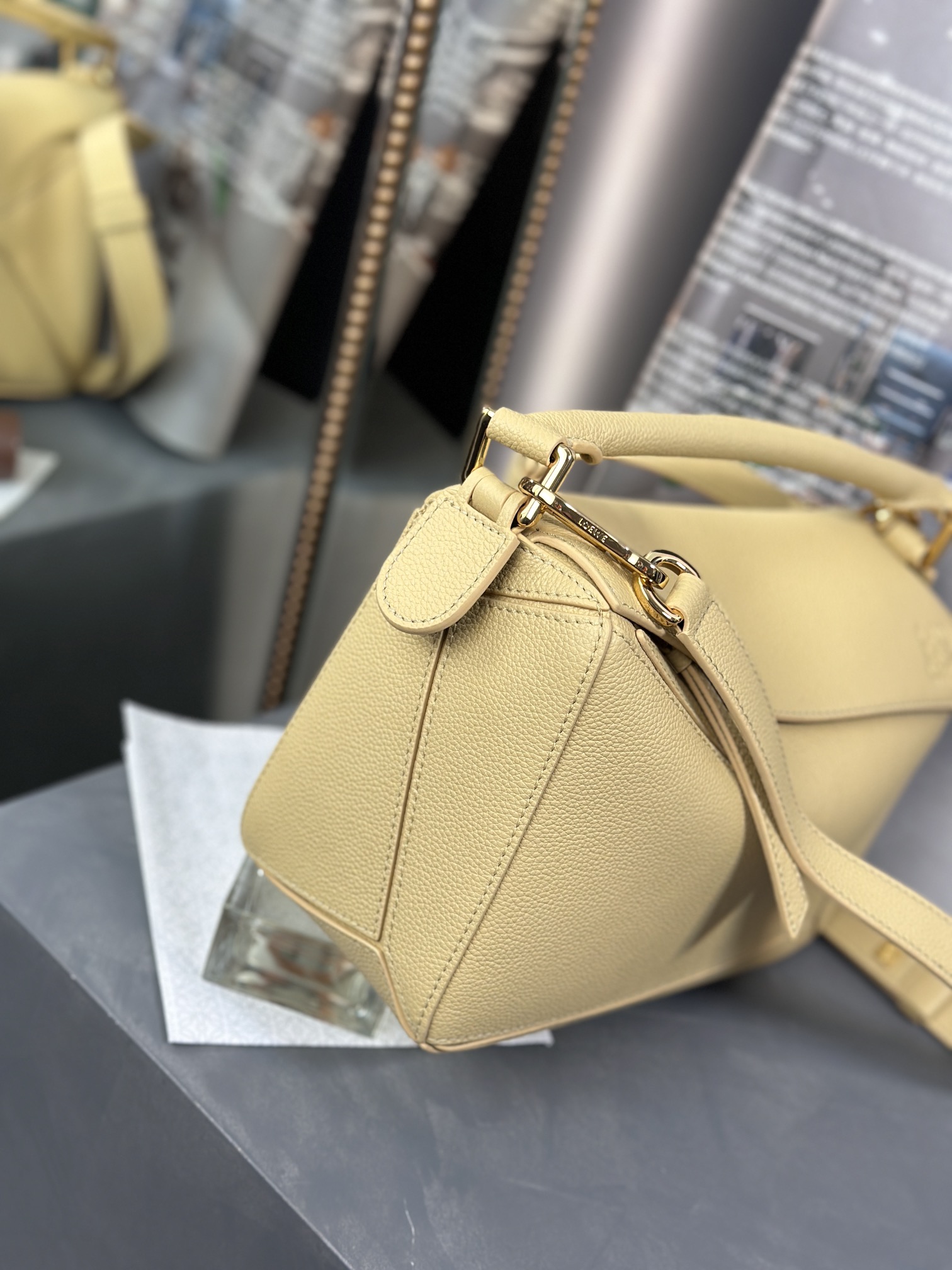 Handbags LOEWE ZP size:2414-11 cm - vstockx