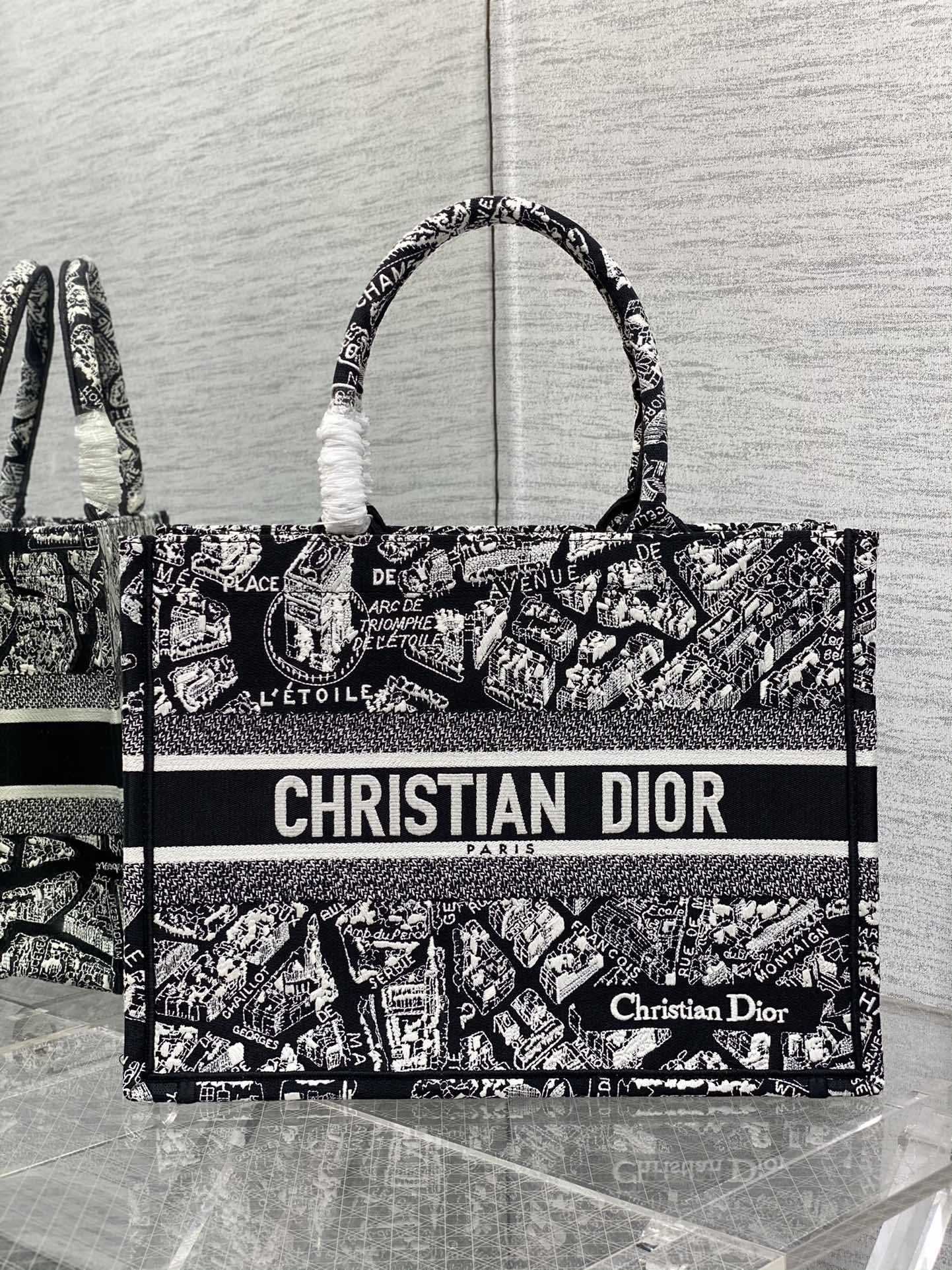 Handbag Dior size 36*18*28 cm - vstockx