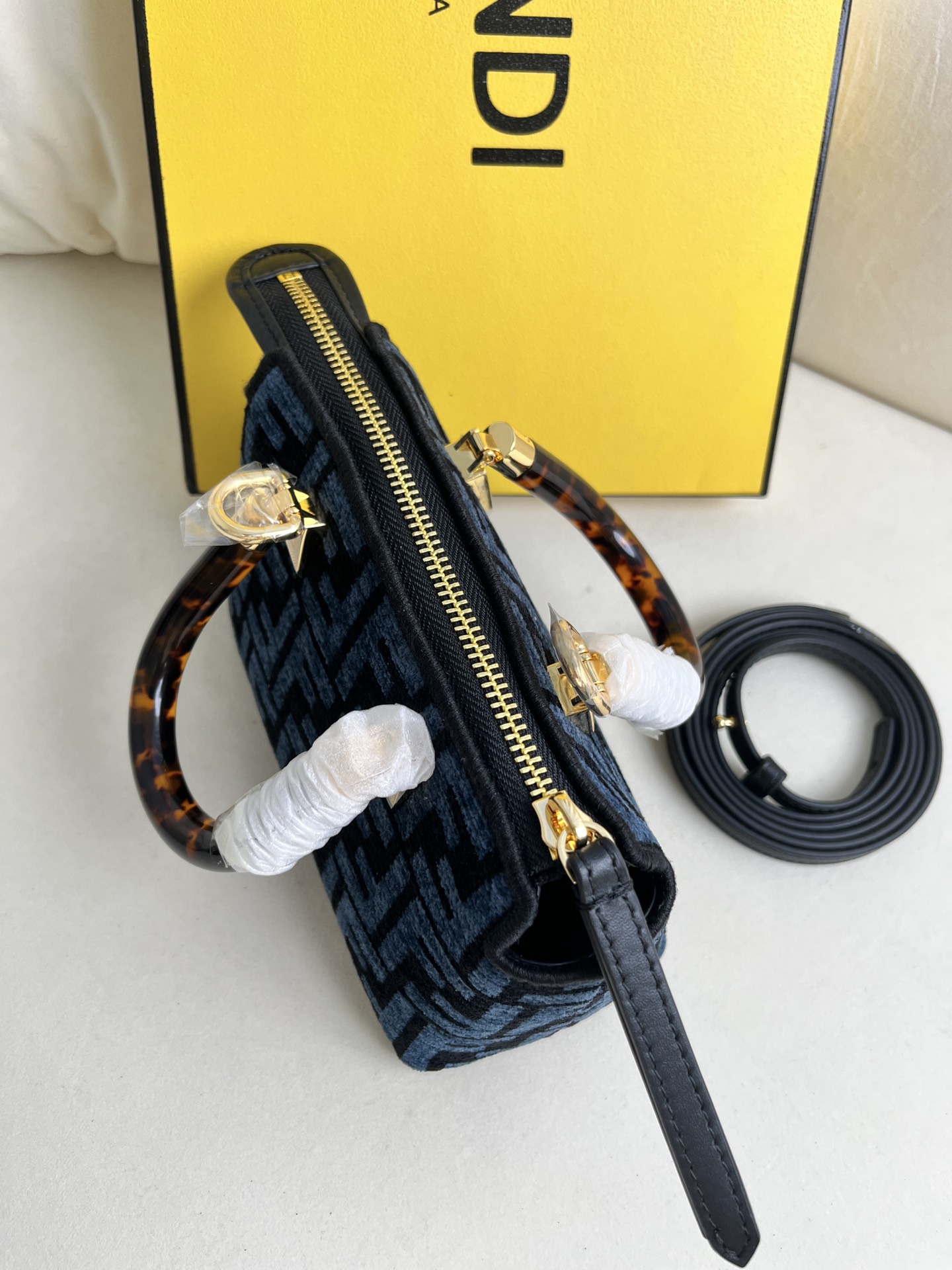 handbags FENDI 228 size:20.5*12*9cm - vstockx