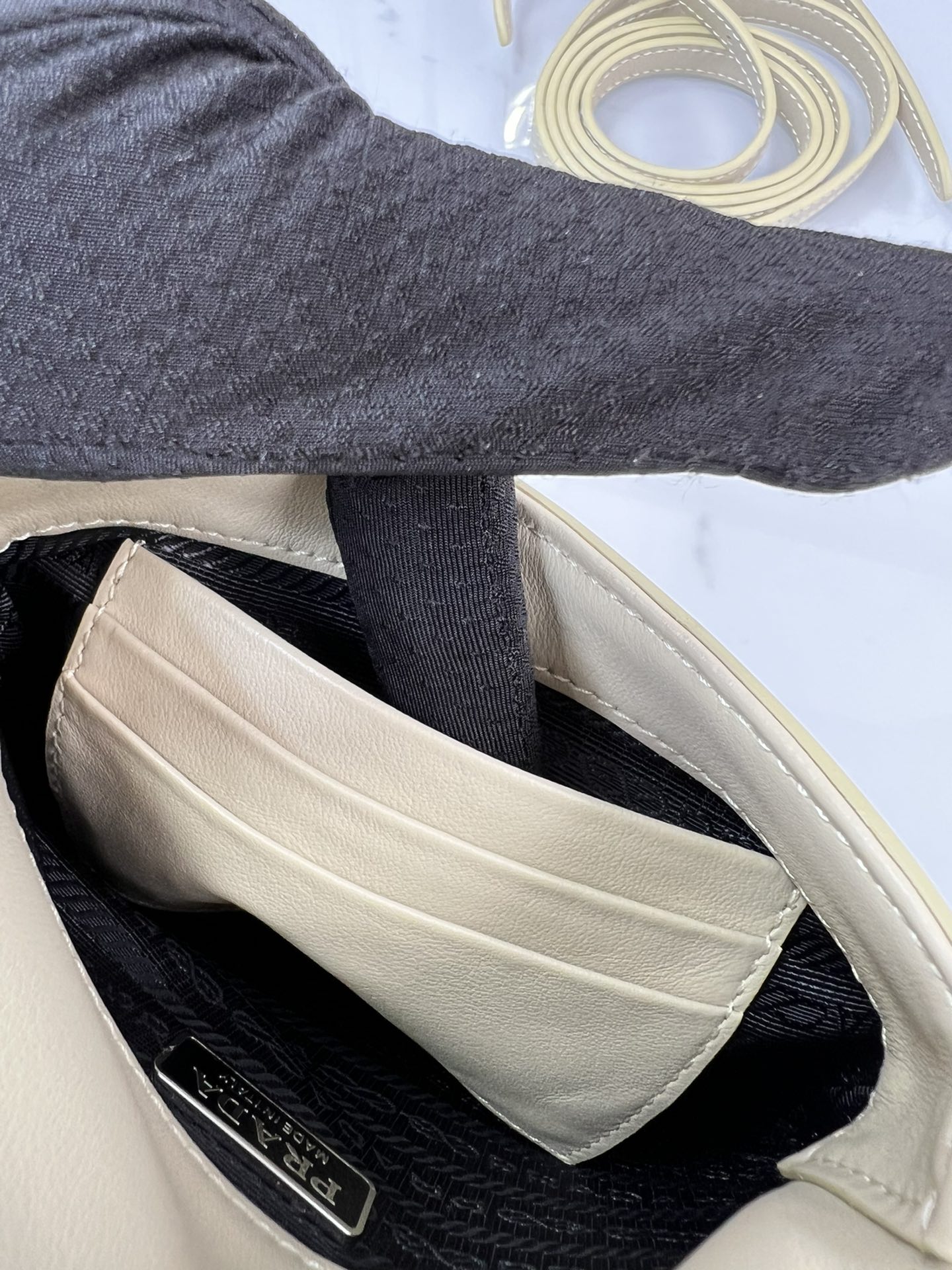 handbags prada 1BH188 17*14.5*7 - vstockx