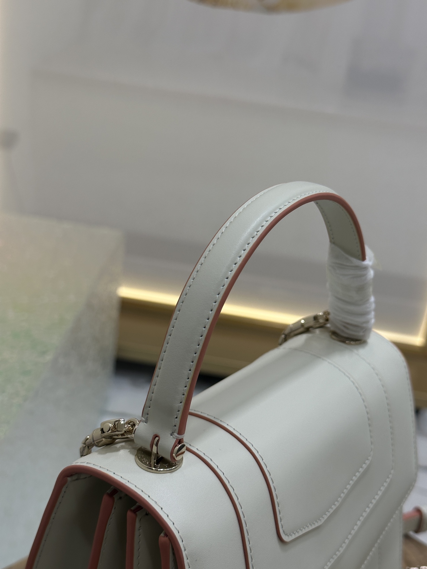 Handbags Bvlgari 38329 size:20*16*9 cm - vstockx