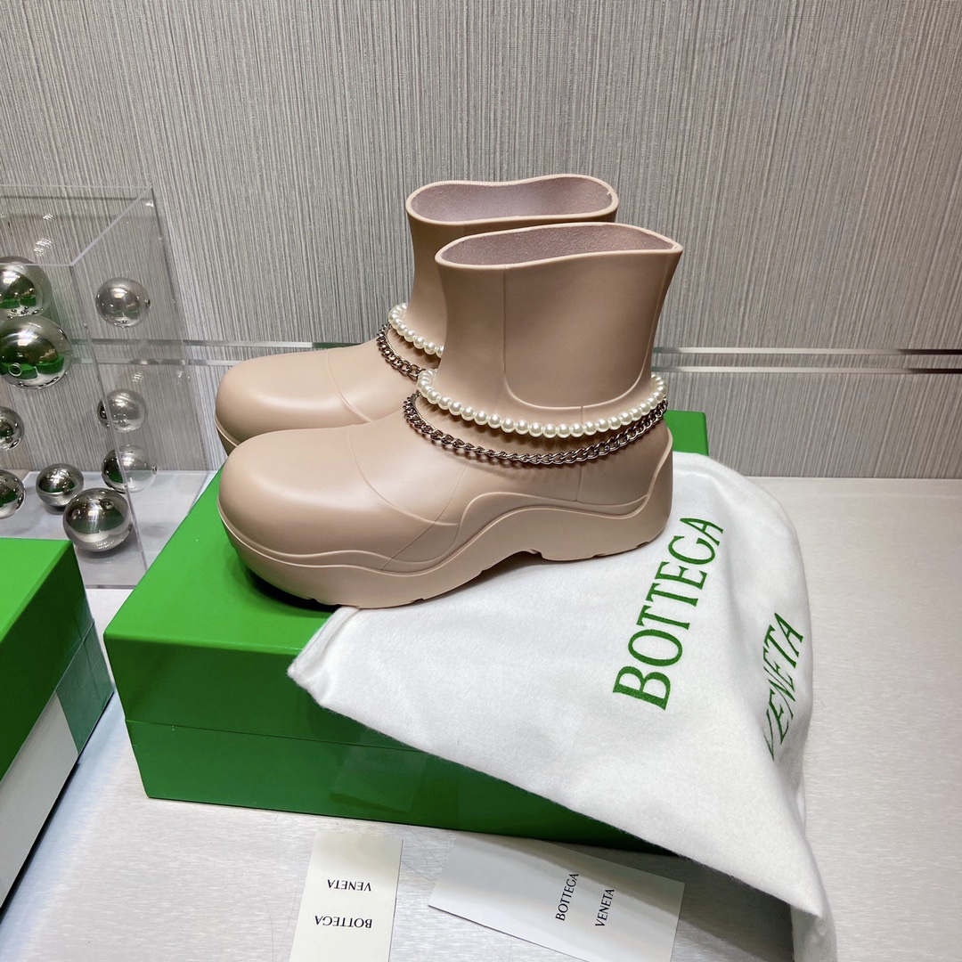 Bottega Veneta Boots 19 - vstockx