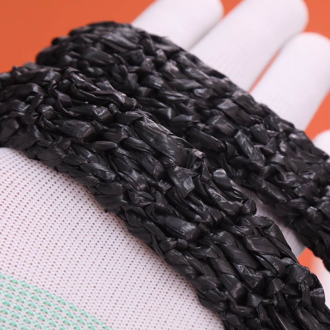 Handbags SAINT LAURENT 688864 size 38  35  14.5 cm - vstockx