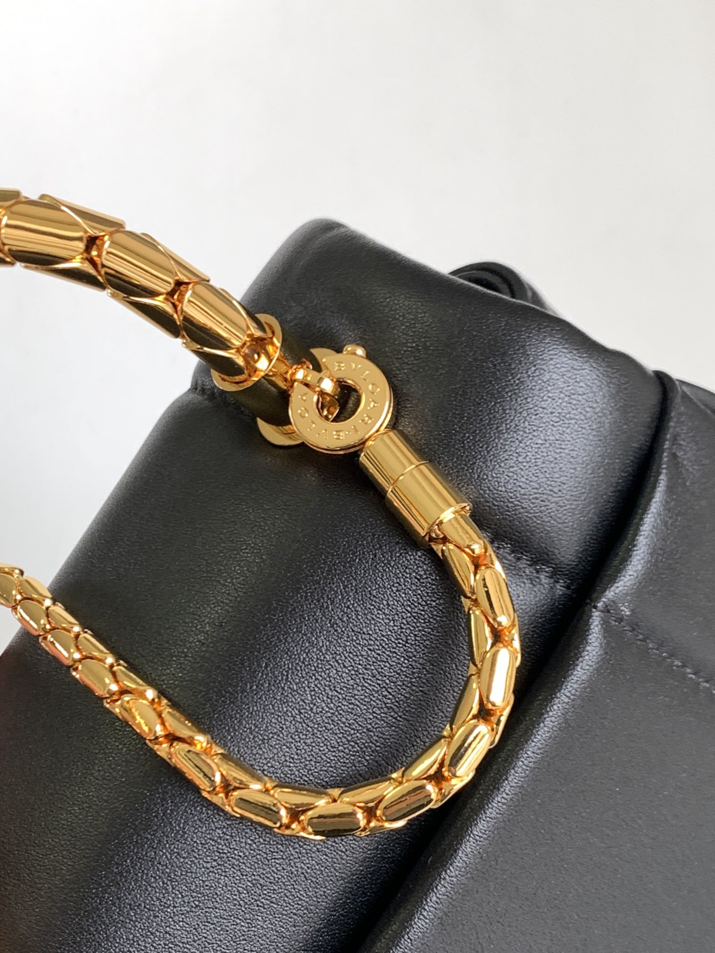Handbags Bvlgari SERPENTI REVERSE size:22.5*15*7 cm - vstockx
