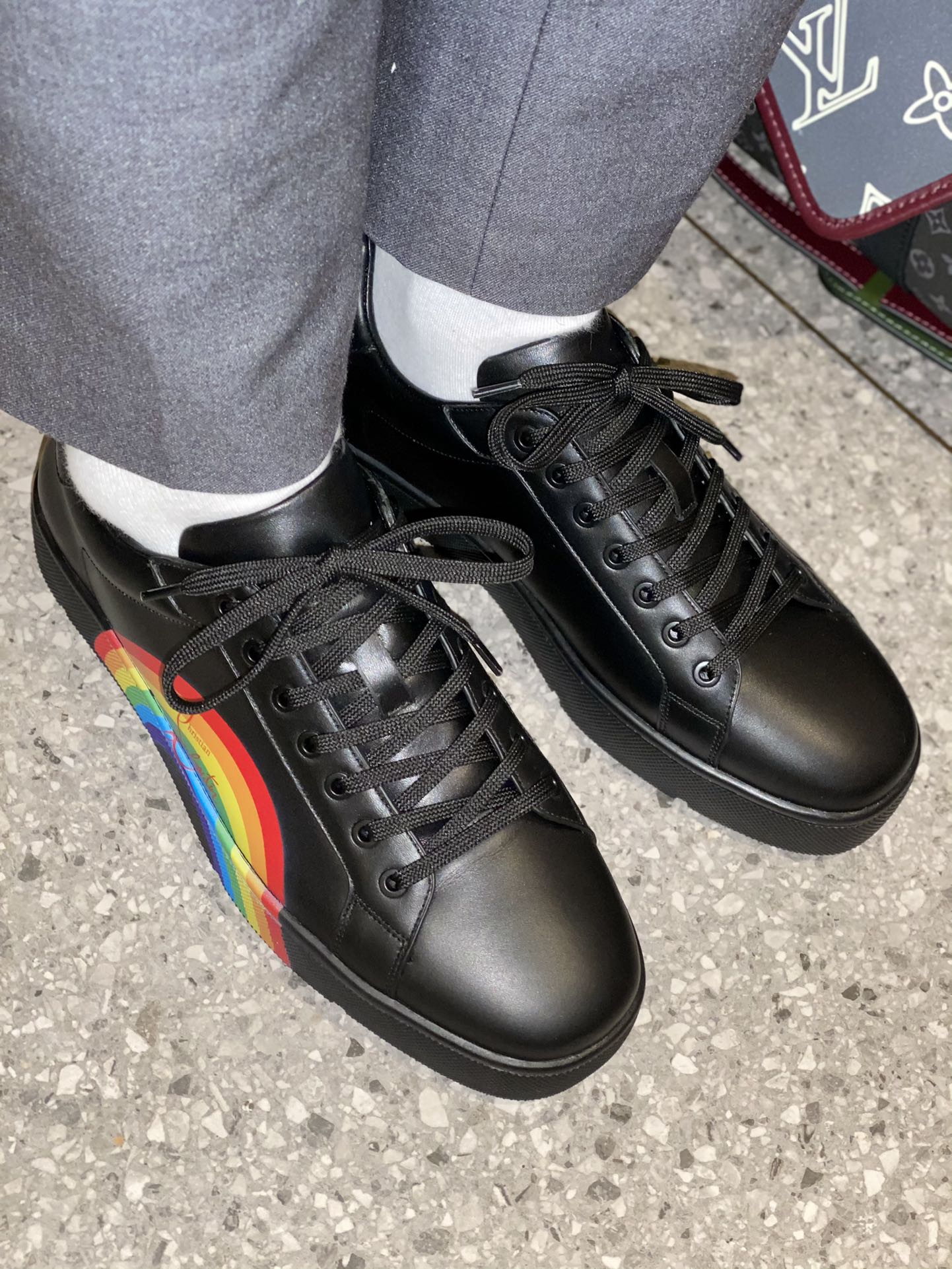 Christian Louboutin Low Top Sneakers 5 - vstockx