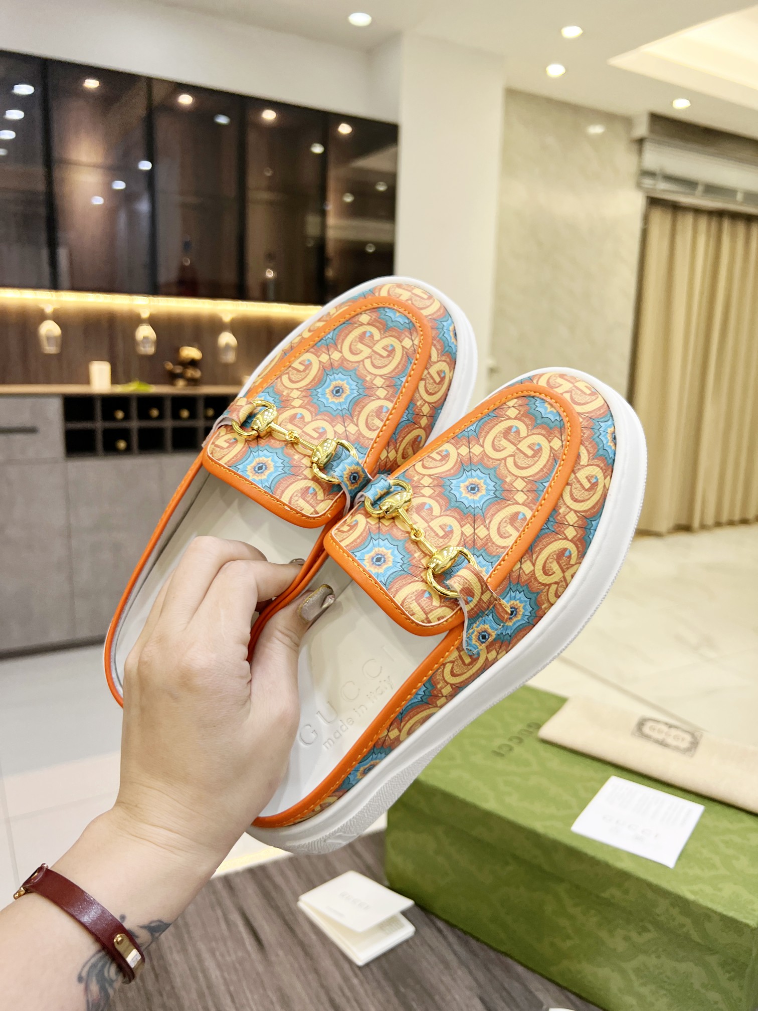 Gucci Women's WOMEN 6 - vstockx