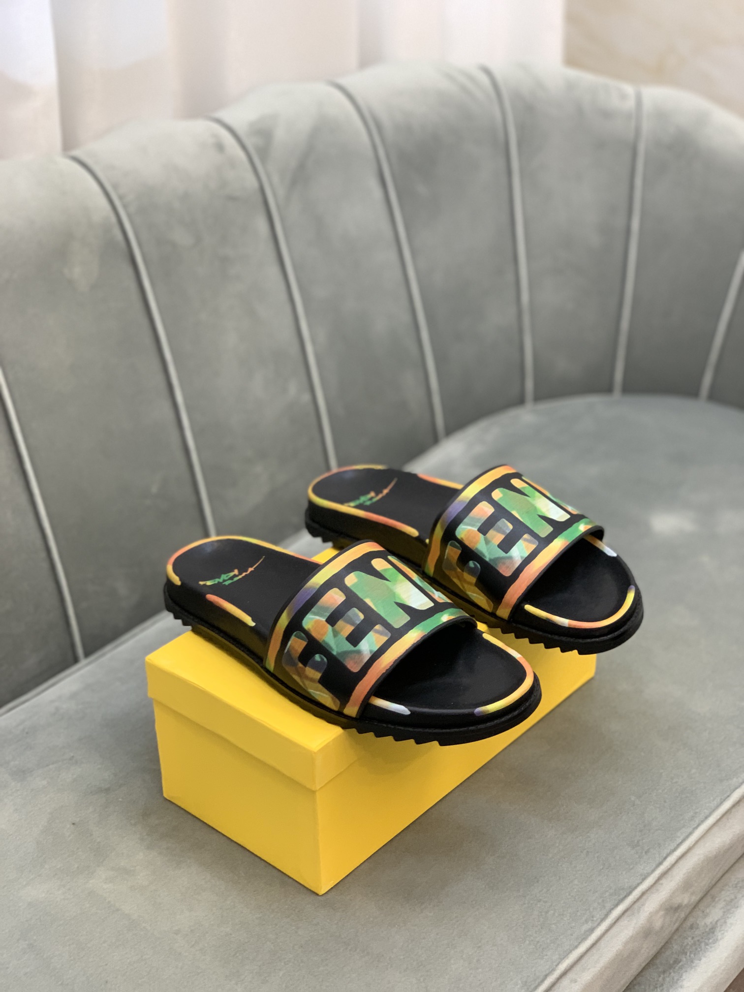 Fendi Slides 1 - vstockx