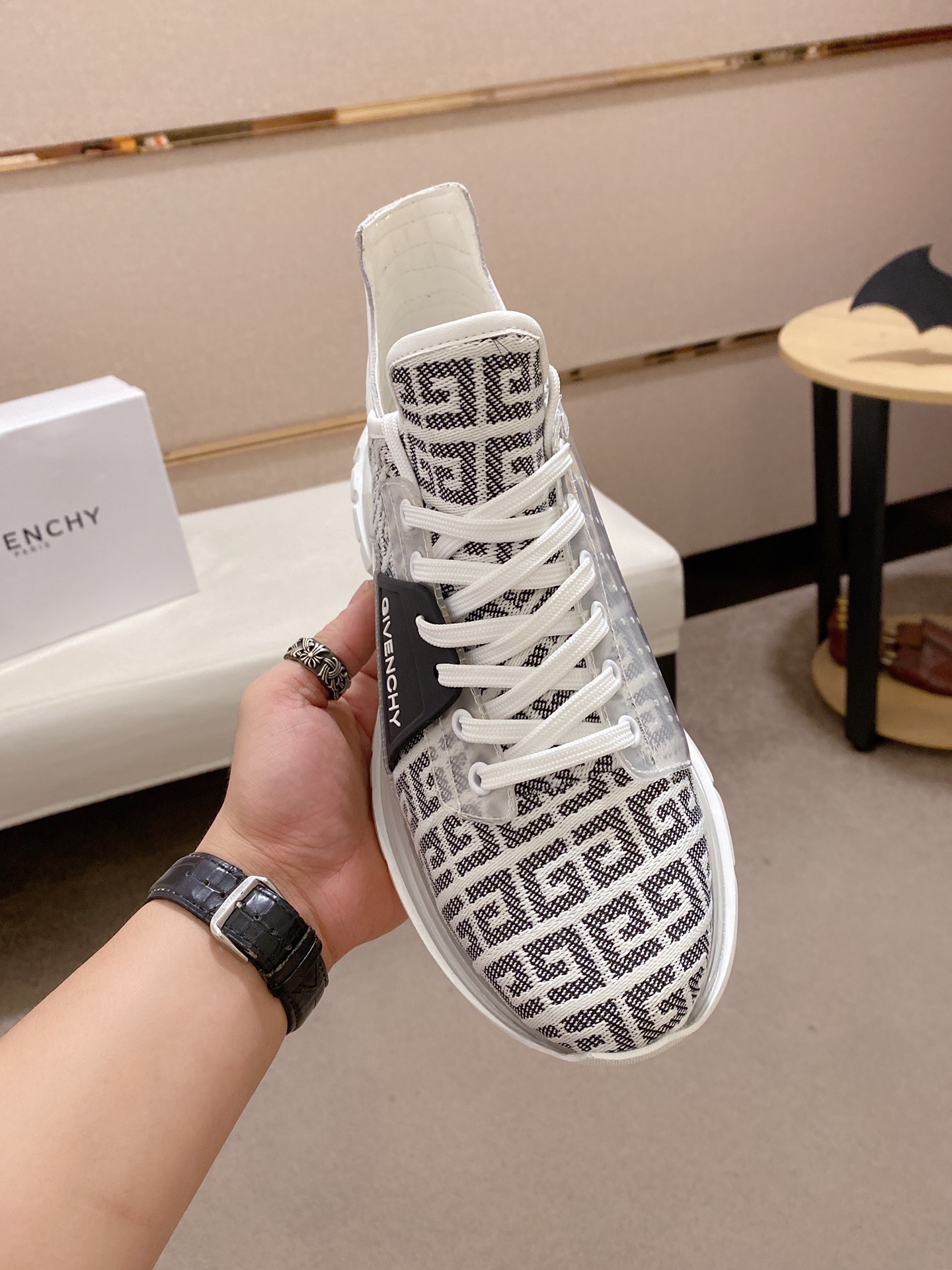 Givenchy Spectre Zip Sneakers 8 - vstockx