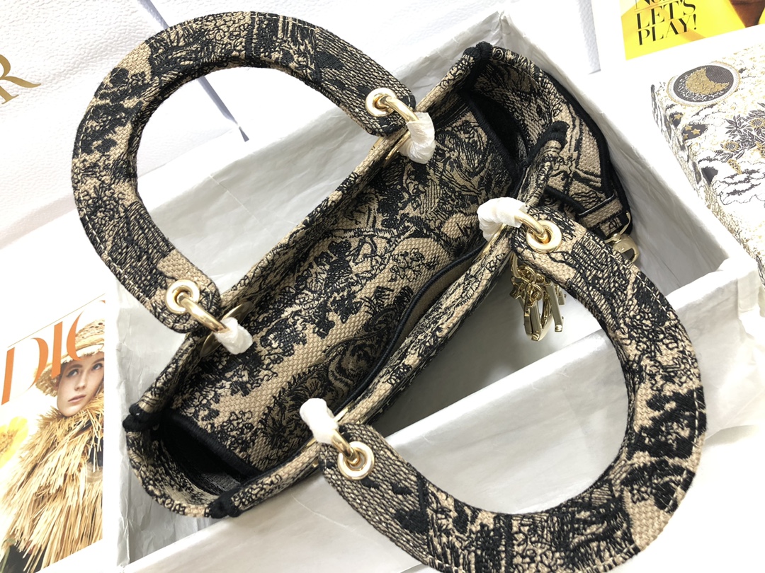 Handbag Dior M0565 size 24 x 20 x 11 cm - vstockx