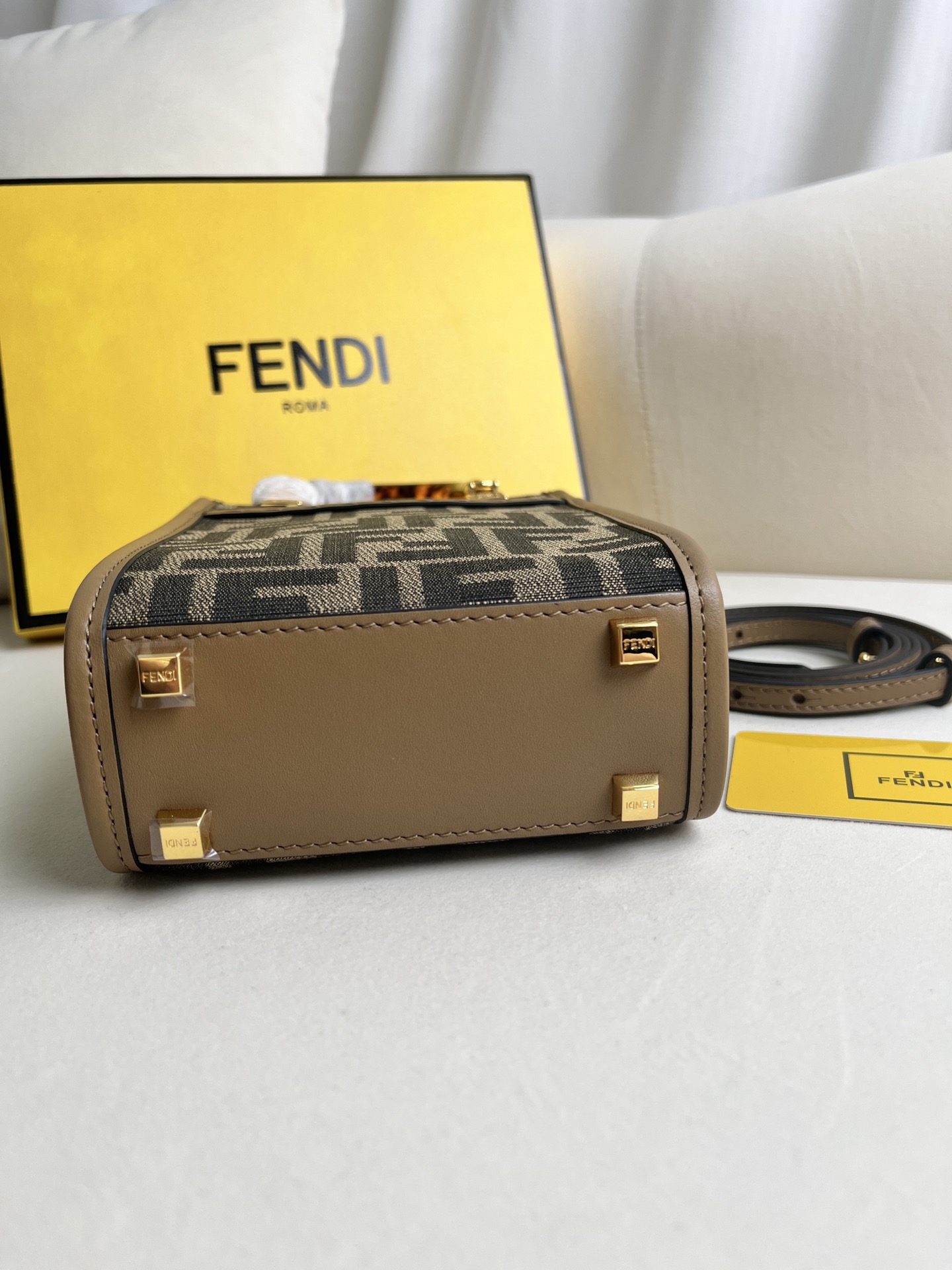 handbags FENDI 208 size:18*13*6.5 - vstockx