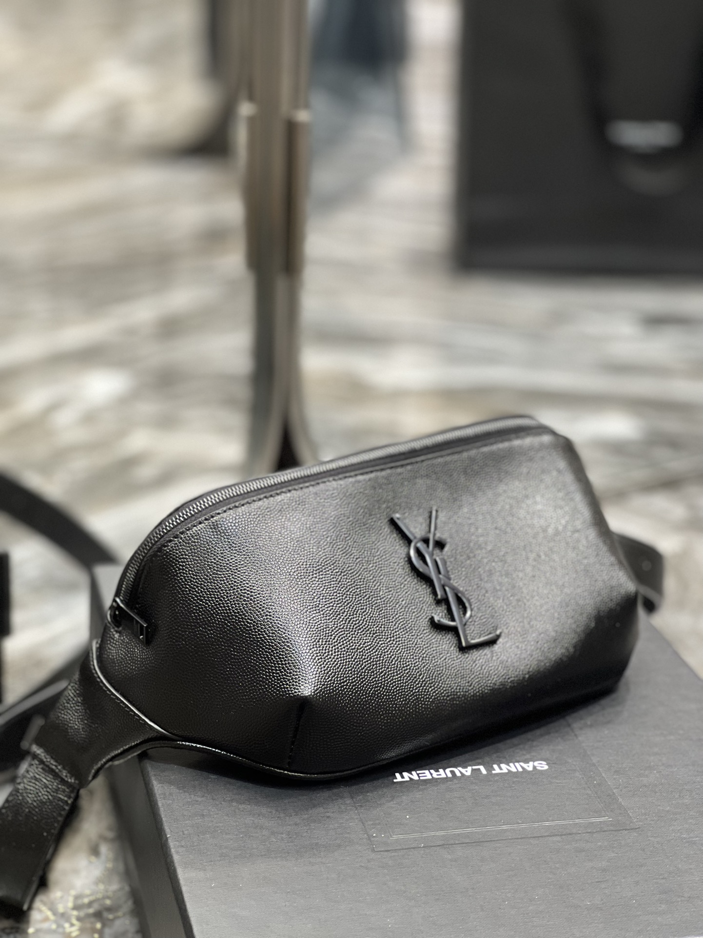 Handbags SAINT LAURENT 569737 size 25  14  3.5 cm - vstockx