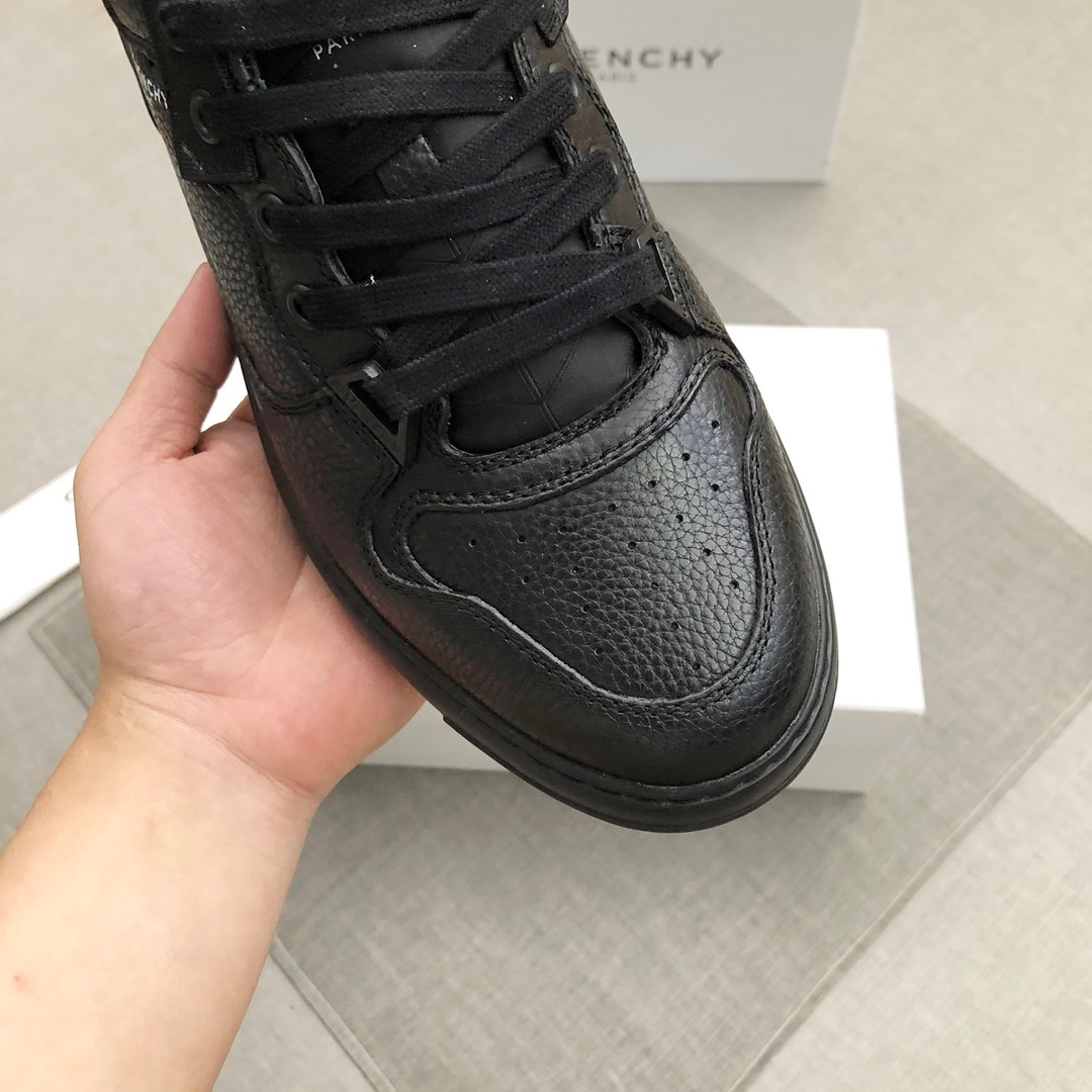 Givenchy Wing Sneakers 5 - vstockx
