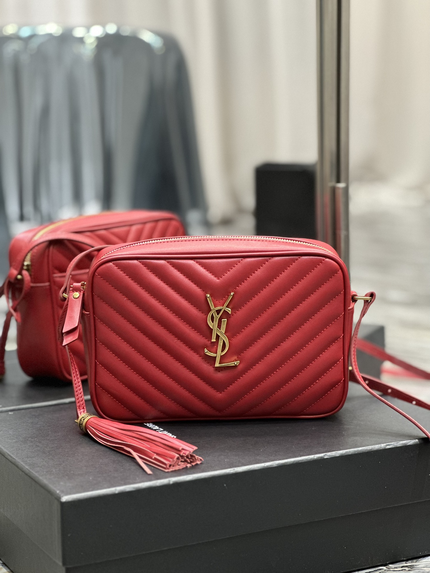 Handbags SAINT LAURENT 520534 size 23x16x6 cm - vstockx