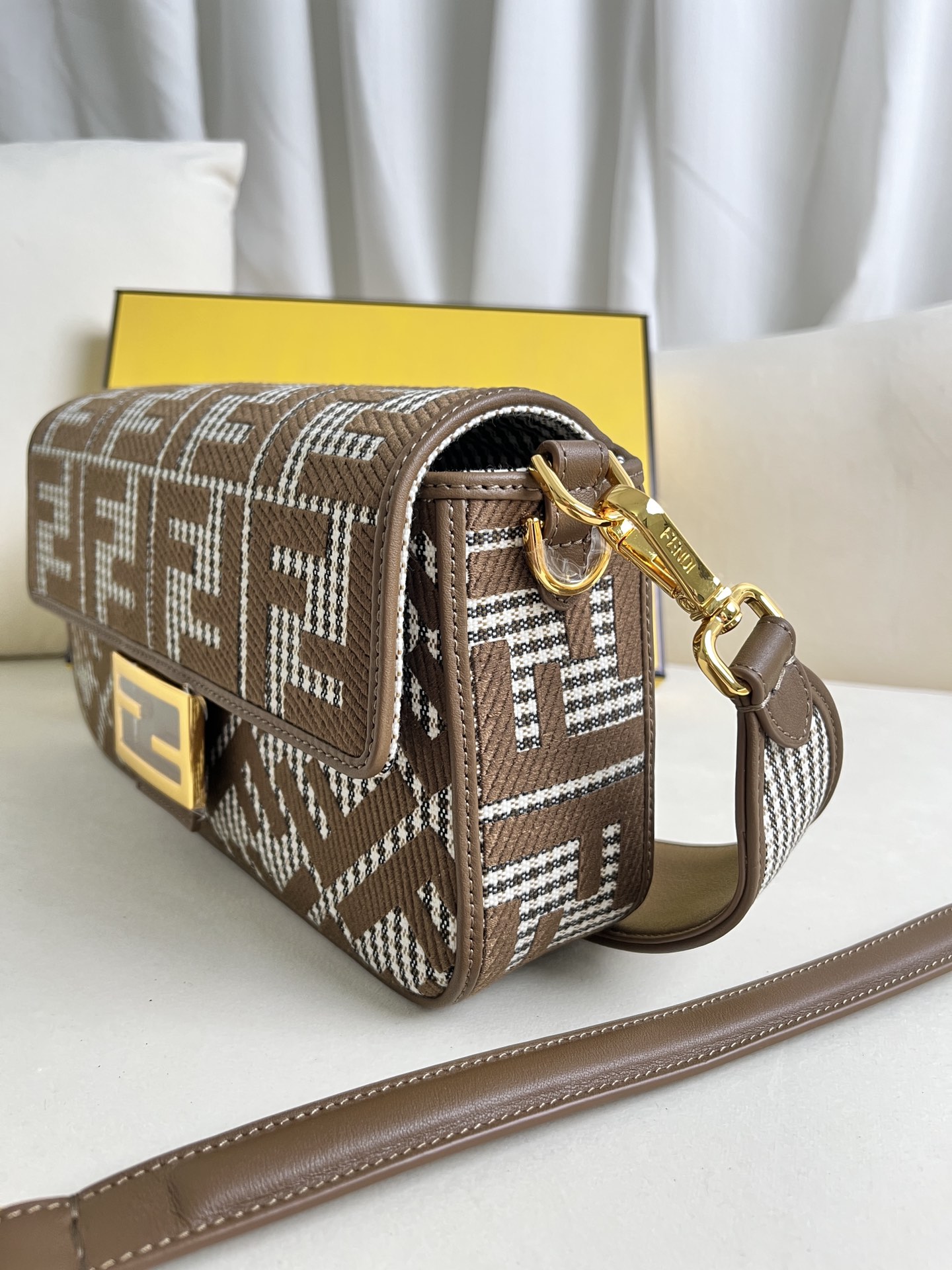 handbags FENDI 0159 size:26*5*15cm - vstockx