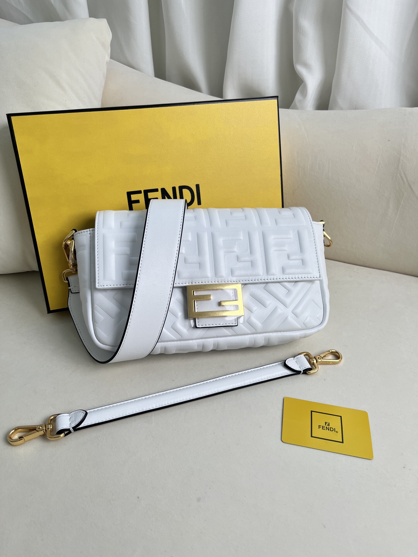 handbags FENDI 211 size:27*15*6cm - vstockx