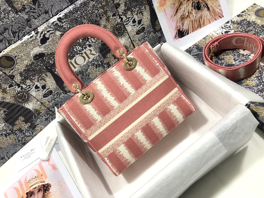 Handbag Dior M0565 size 24 x 20 x 11 cm - vstockx