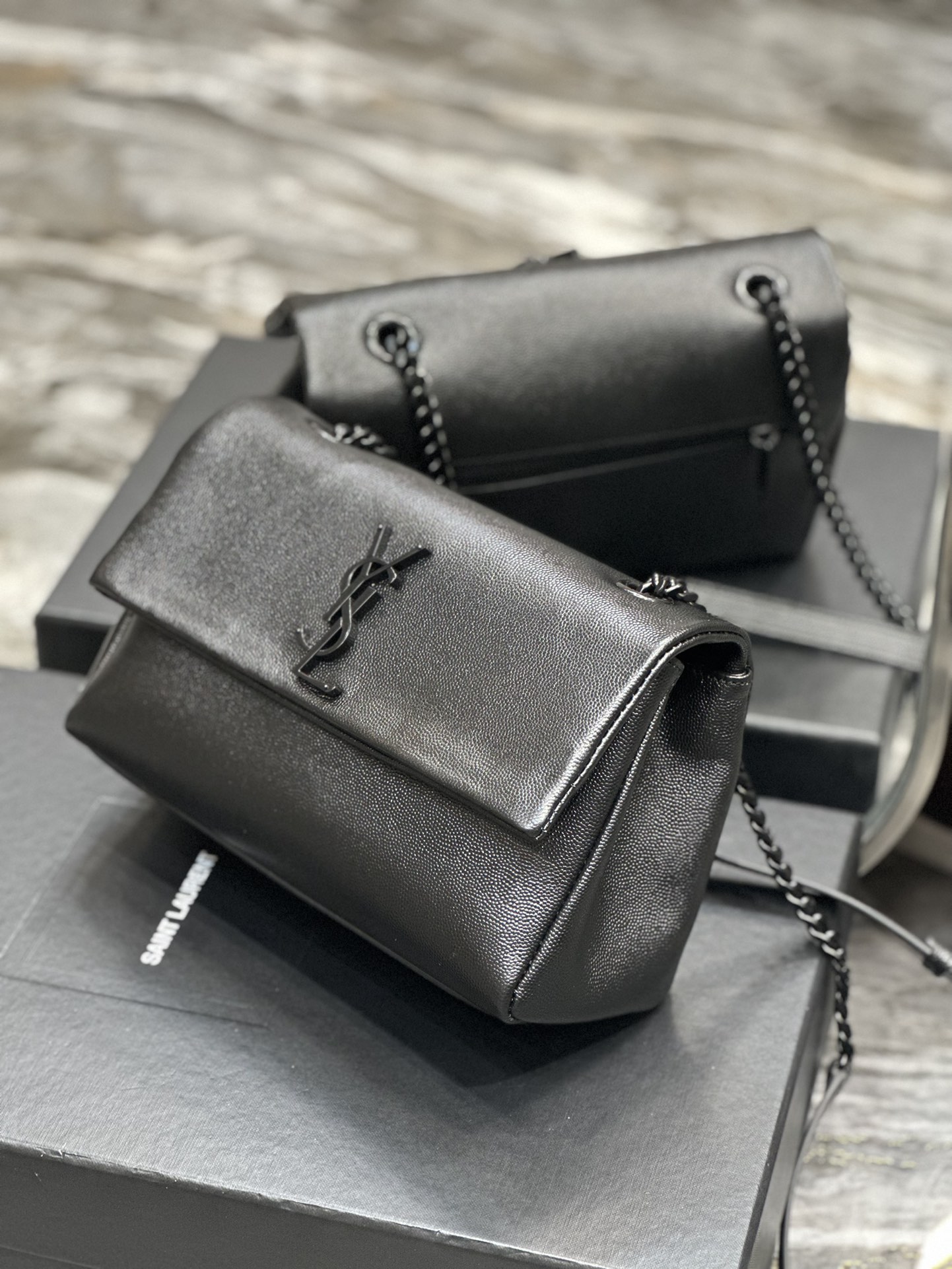 Handbags SAINT LAURENT 738820 size 24  15  10 cm - vstockx