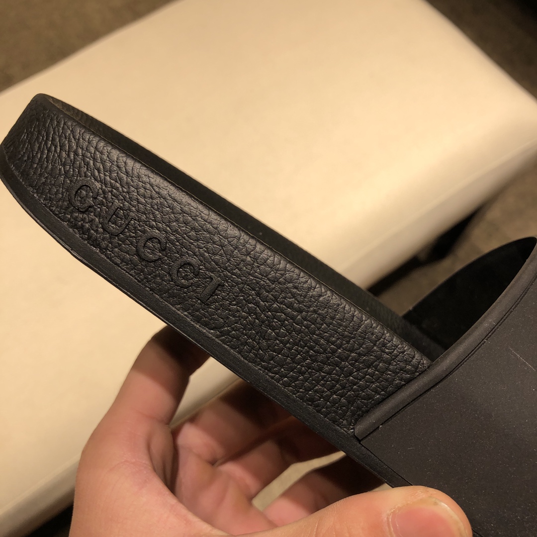 Gucci Slippers 46 - vstockx