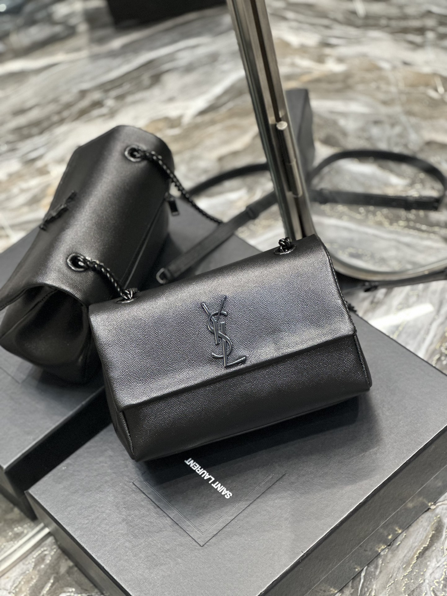 Handbags SAINT LAURENT 738820 size 24  15  10 cm - vstockx