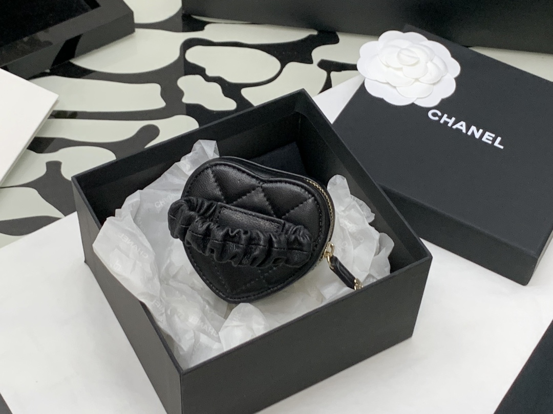 Handbag Chanel size 8*8.5*5.5* cm - vstockx