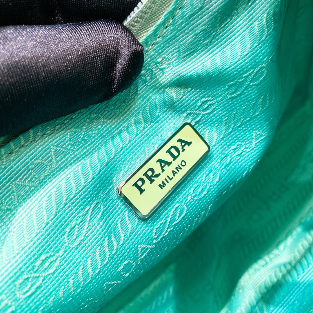 handbags prada Hobo 1NE515 Re-edition 2000 Size:22*17*6 - vstockx