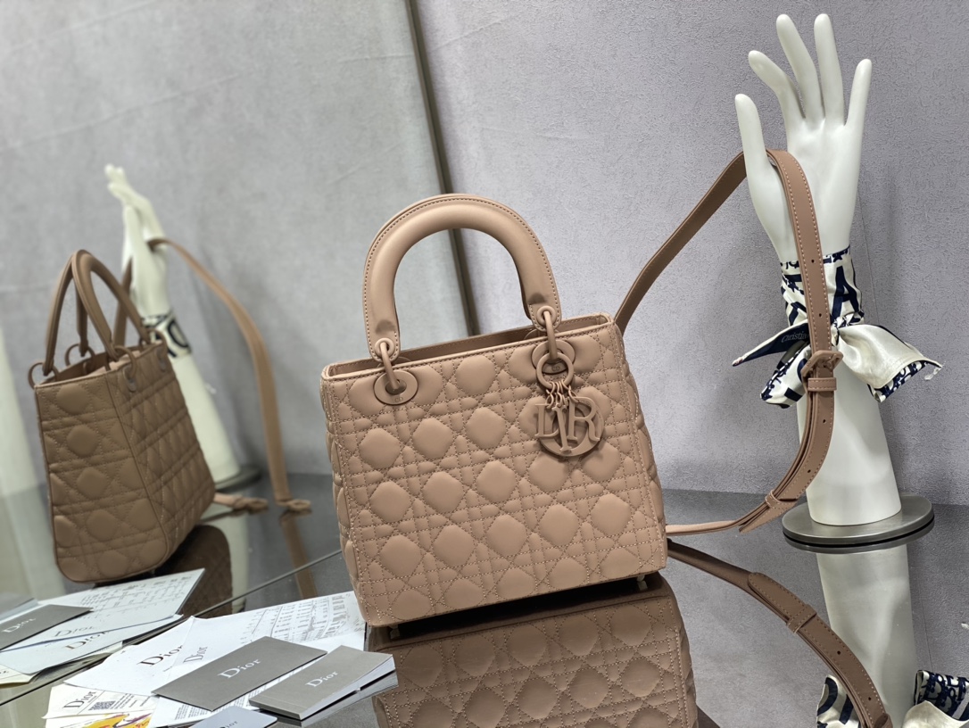 Handbag Dior size 24 cm - vstockx