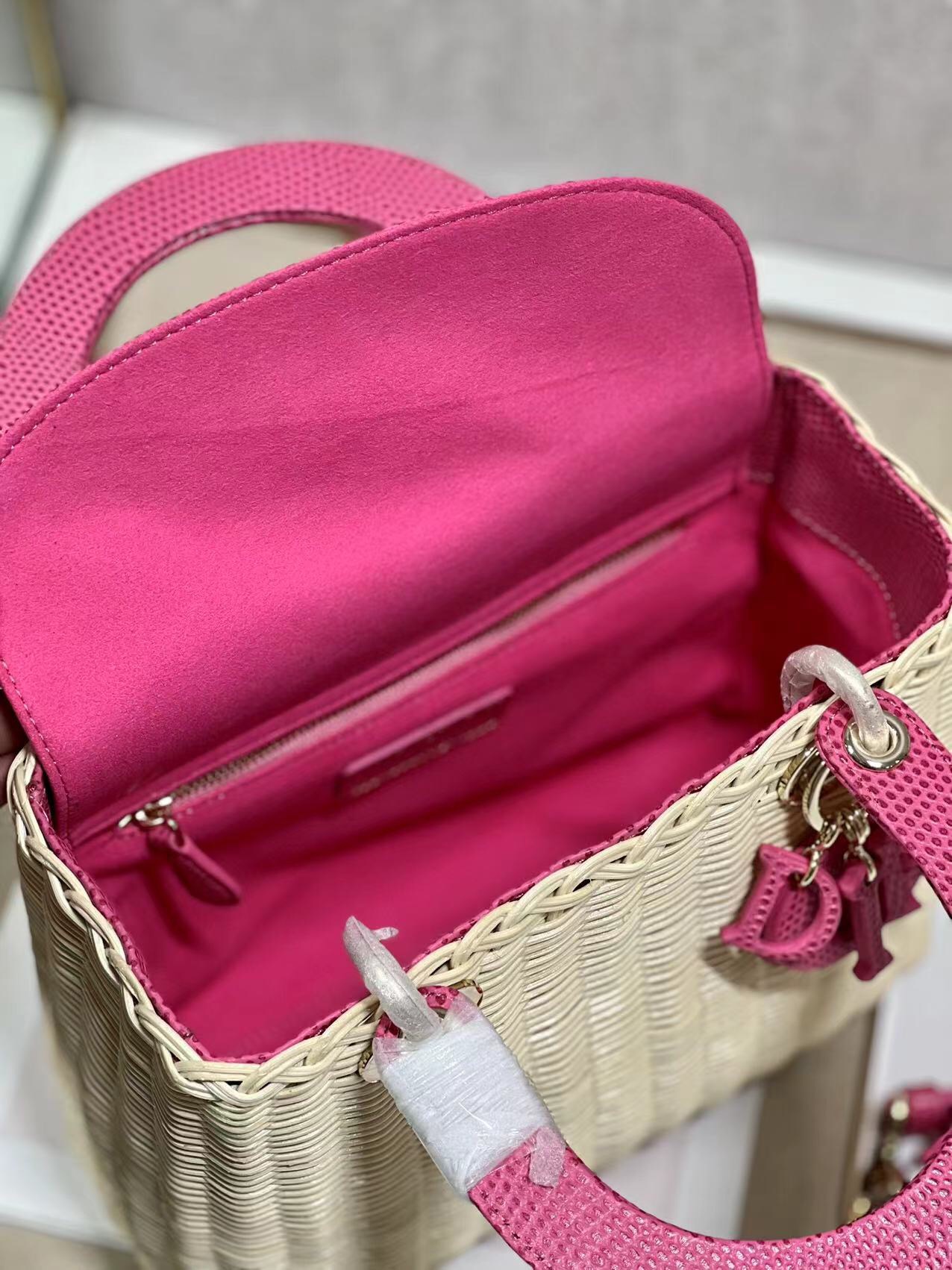 Handbag Dior 9989 size 24  20  11 cm - vstockx