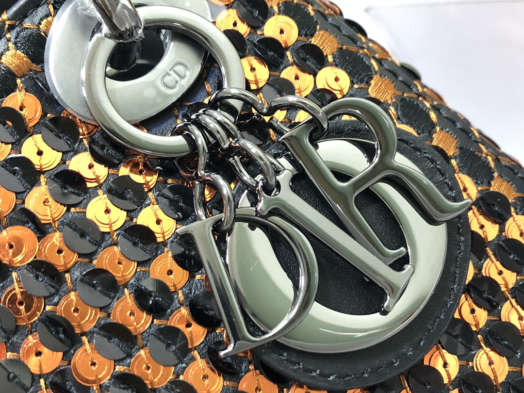 Handbag Dior M0505 size 17 x 15 x 7 cm - vstockx