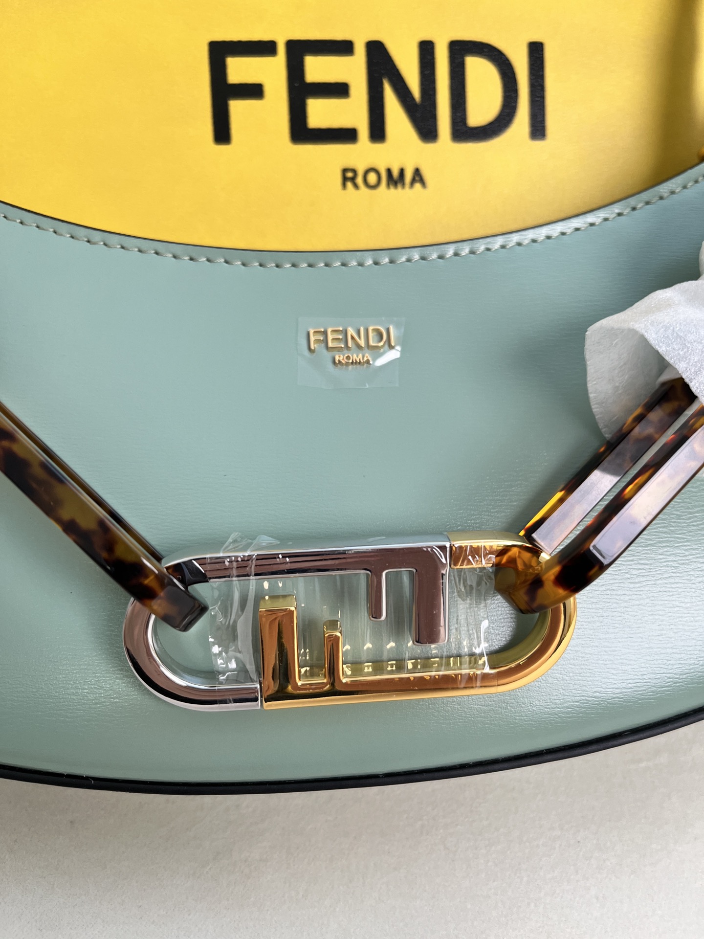 handbags FENDI 225 size:32*11*5cm - vstockx