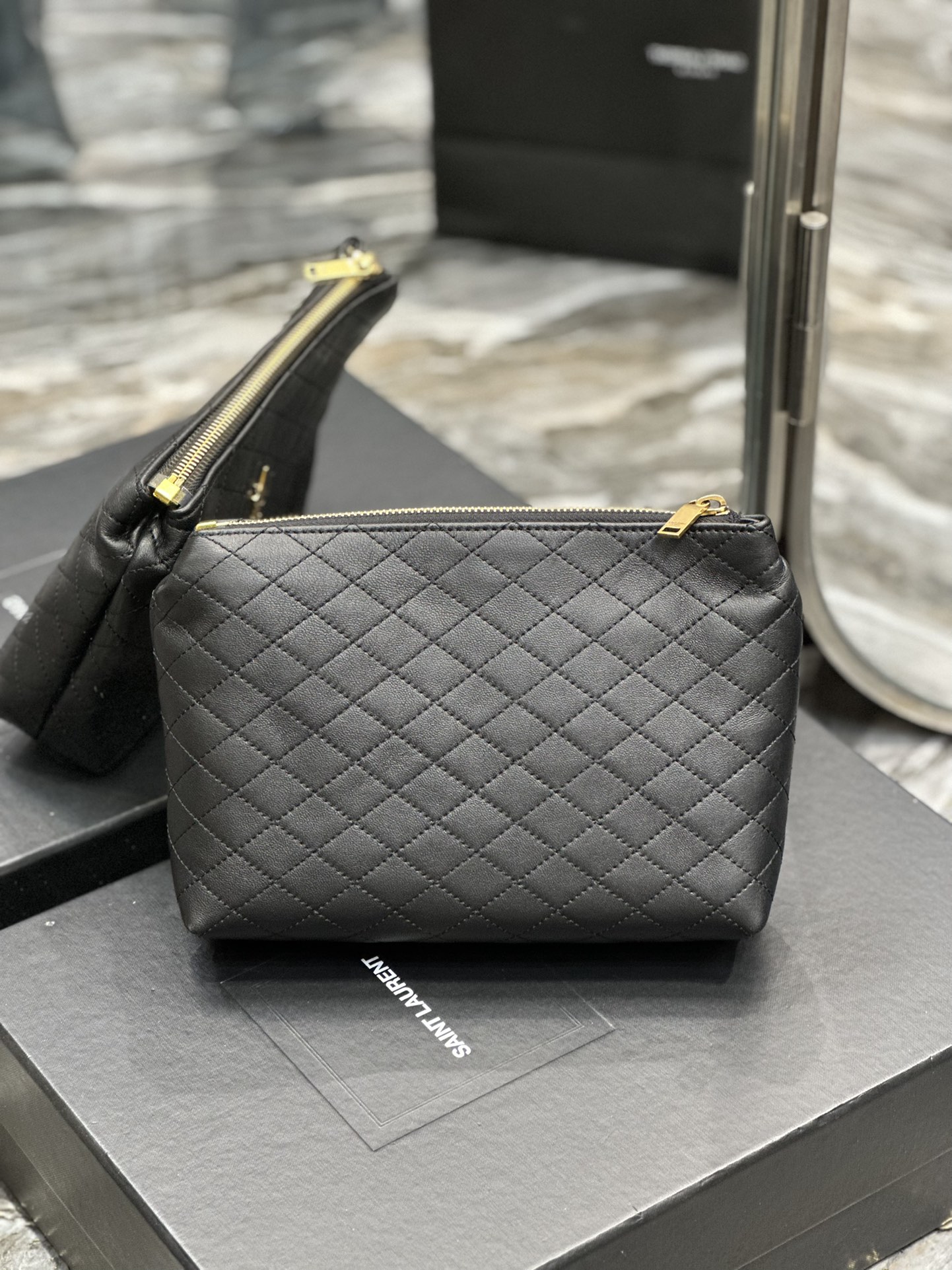 Handbags SAINT LAURENT 733955 size 23  17  5 cm - vstockx