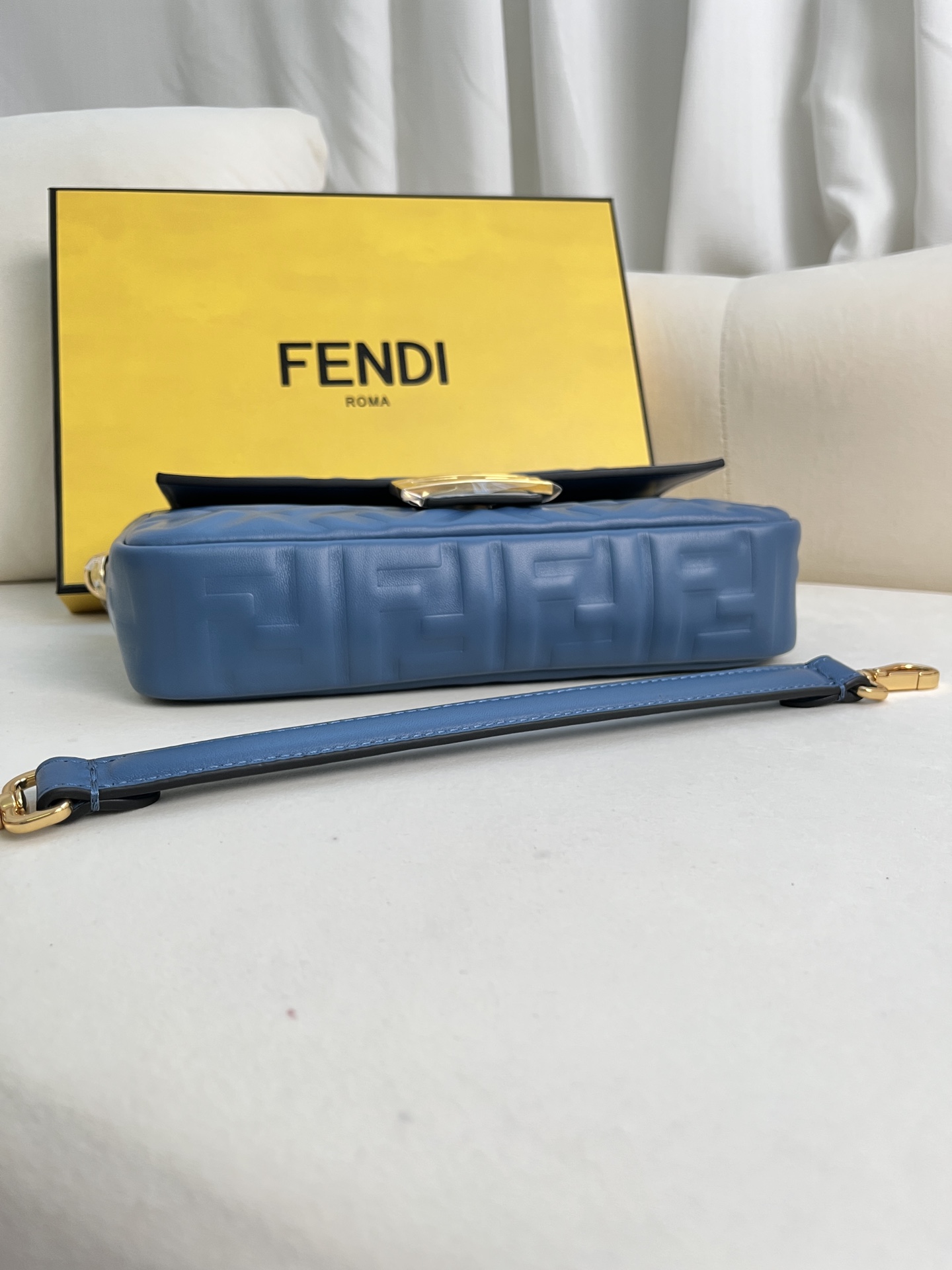 handbags FENDI 211 size:27*15*6cm - vstockx