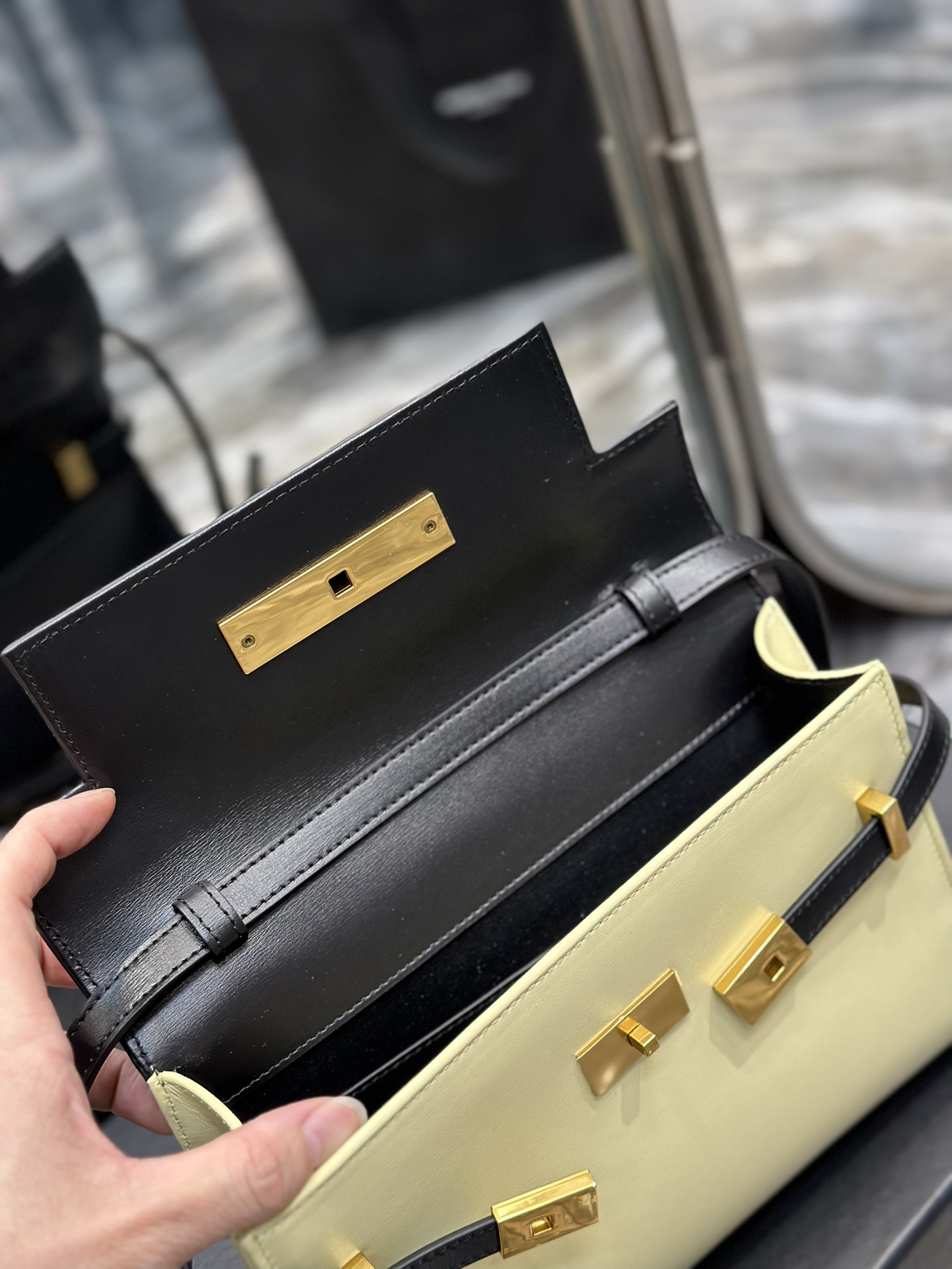 Handbags SAINT LAURENT 675626 size 24x17.5x6 cm - vstockx