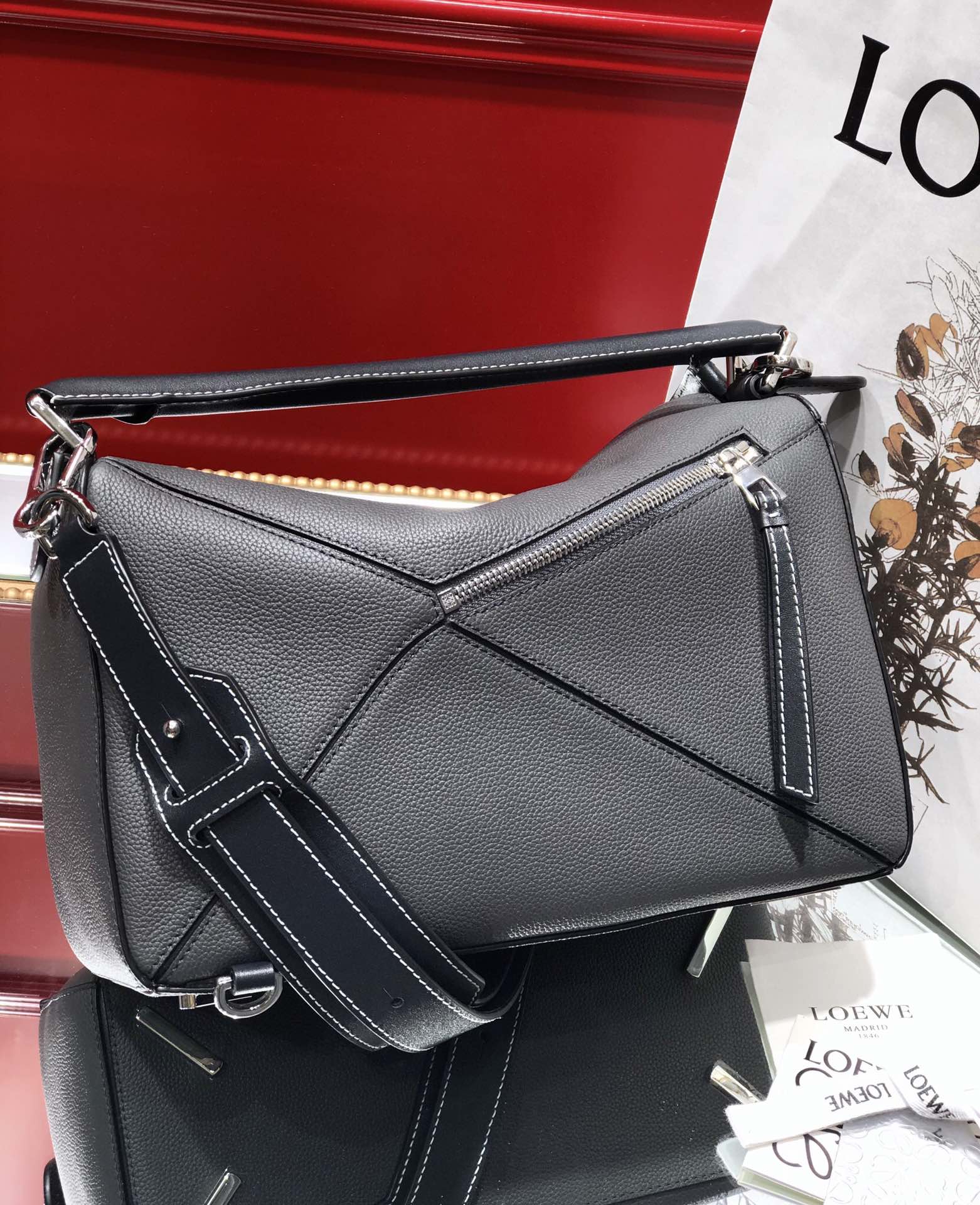 Handbags LOEWE Ykk size:29x18x12 cm - vstockx