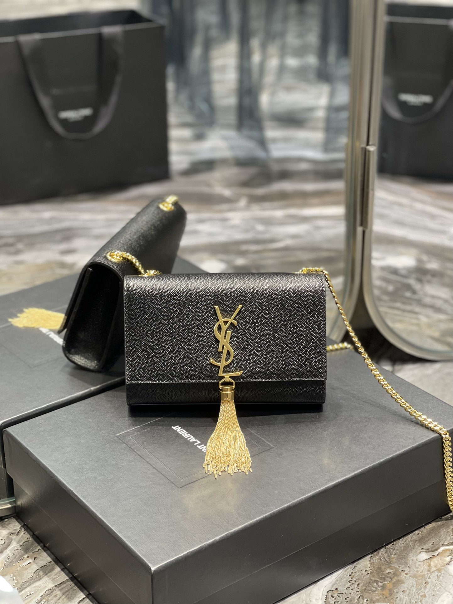 Handbags SAINT LAURENT 469390 size 20x13.5x5.5 cm - vstockx