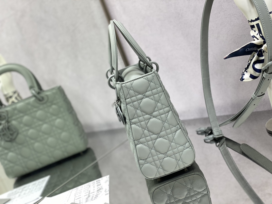 Handbag Dior size 24 cm - vstockx