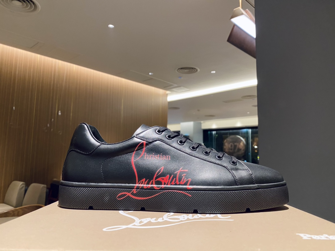 Christian Louboutin Low Top Sneakers 4 - vstockx