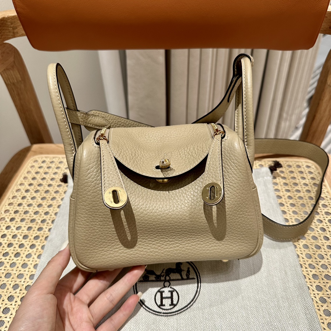 Handbags Hermes mini Lindy size:19 cm - vstockx