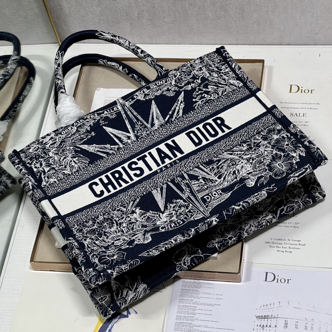 Handbag Dior 1286 size 36  28 cm - vstockx