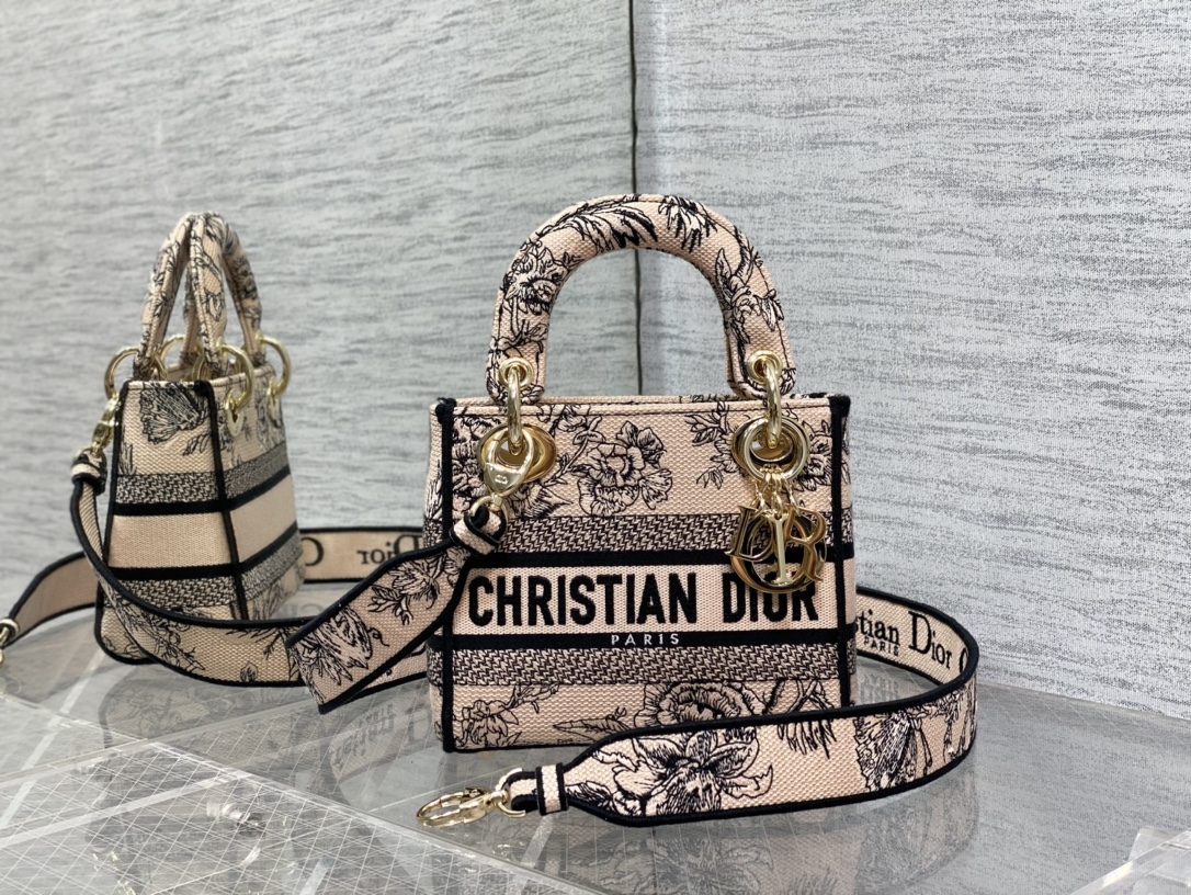 Handbag Dior size 17*7*15 cm - vstockx