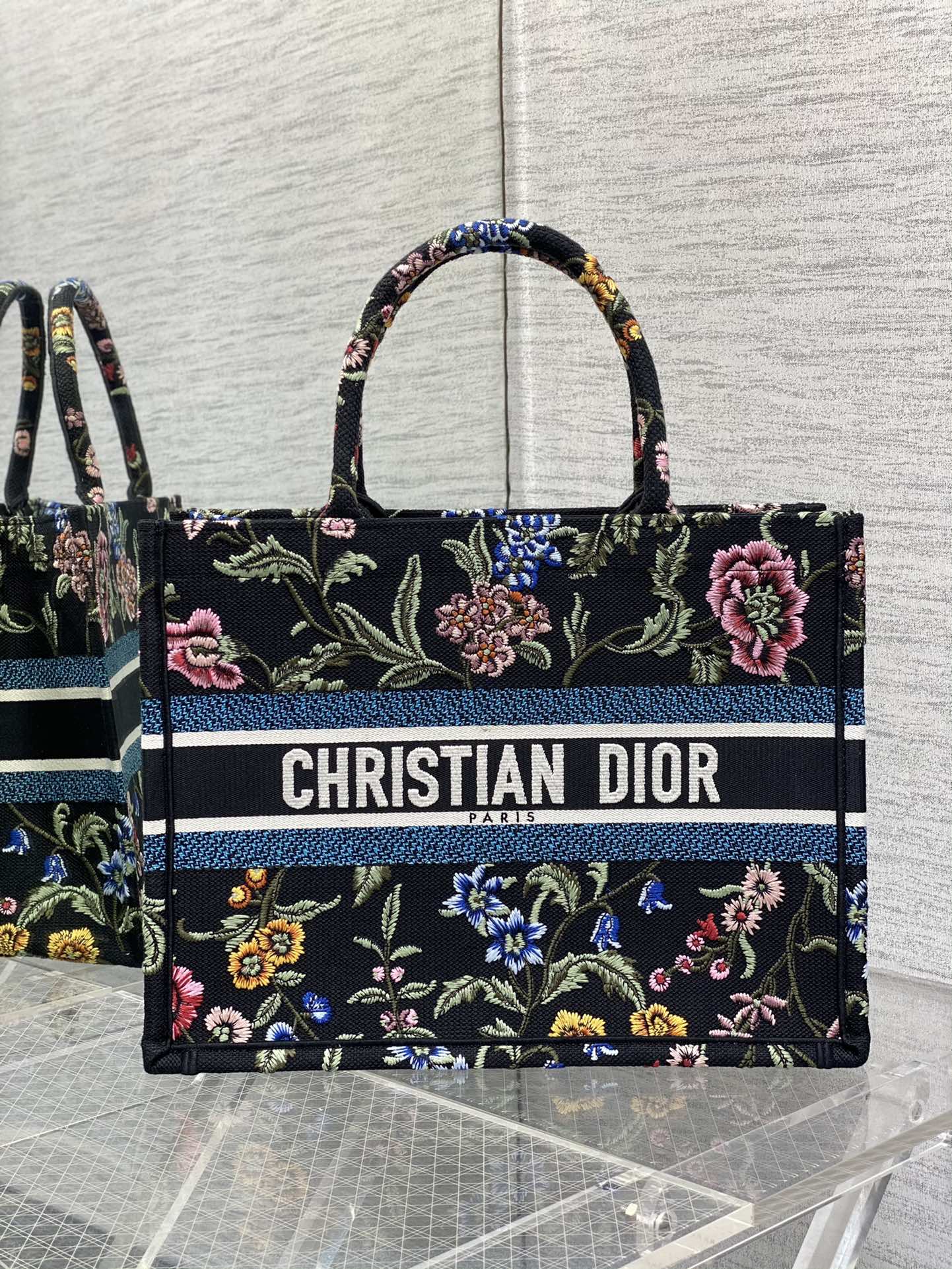 Handbag Dior size 36*18*28 cm - vstockx