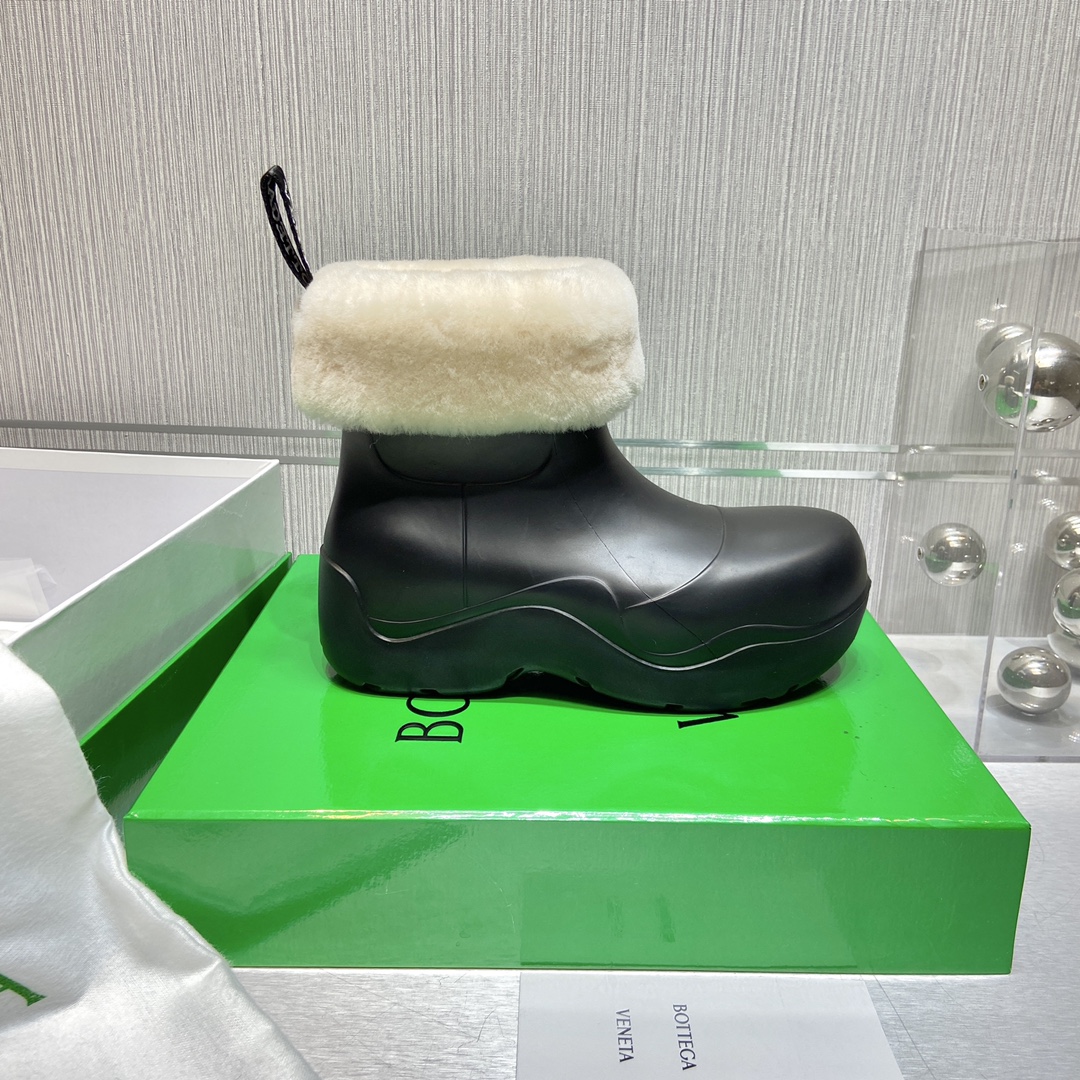 Bottega Veneta Boots 11 - vstockx