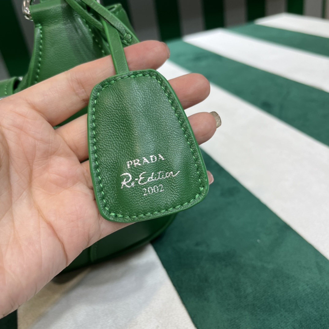 Handbags Prada PRADA PASSAVELA 1BA381 size:23x16x9 cm - vstockx