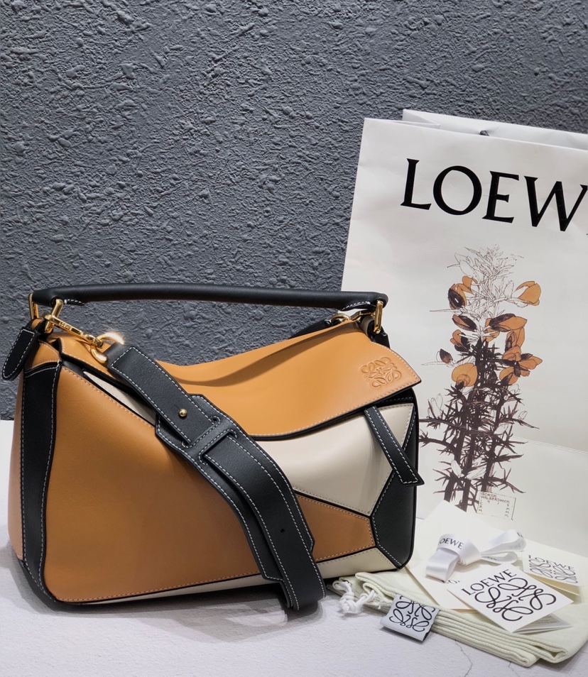 Handbags LOEWE Ykk size:29x18x12 cm - vstockx
