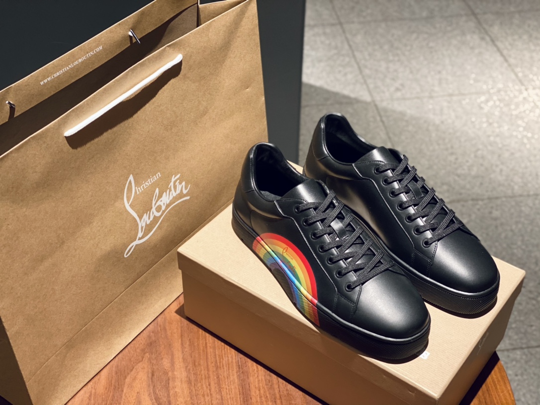 Christian Louboutin Low Top Sneakers 5 - vstockx